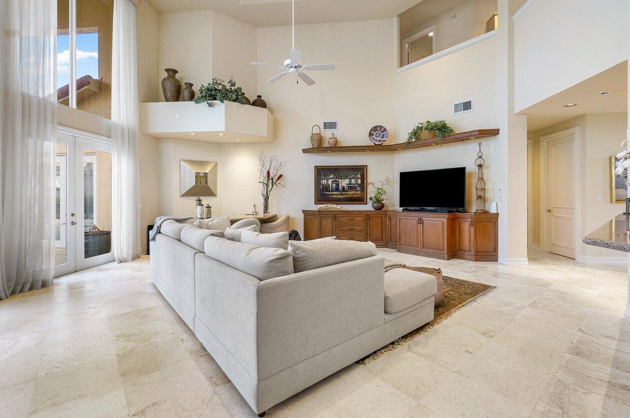 13 Is Dr, Boynton Beach FL 33435-3310 exterior