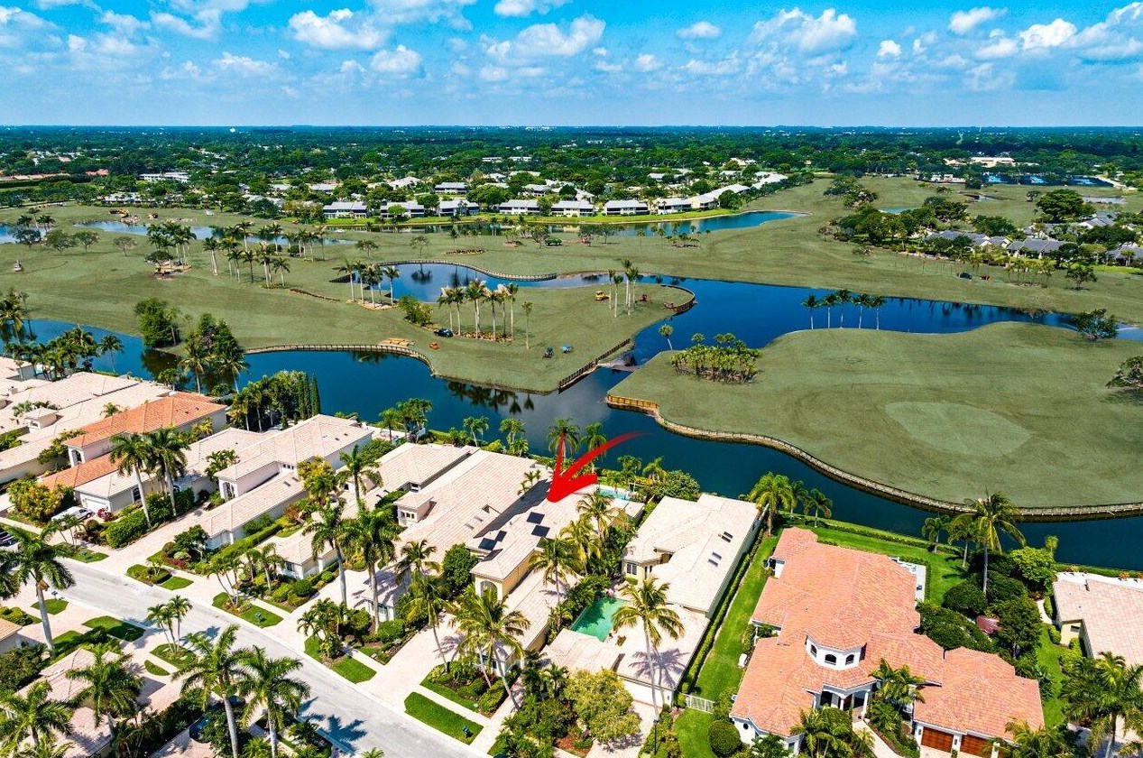 13 Is Dr, Boynton Beach FL 33435-3310 exterior