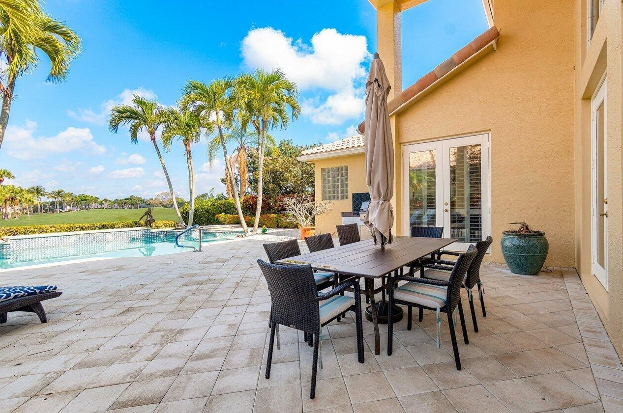 13 Is Dr, Boynton Beach FL 33435-3310 exterior