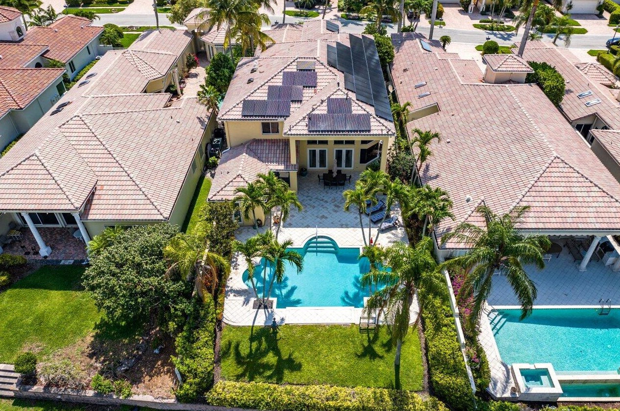 13 Is Dr, Boynton Beach FL 33435-3310 exterior