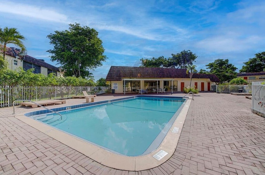 3777 78th Ave, Hollywood FL  33024-8317 exterior