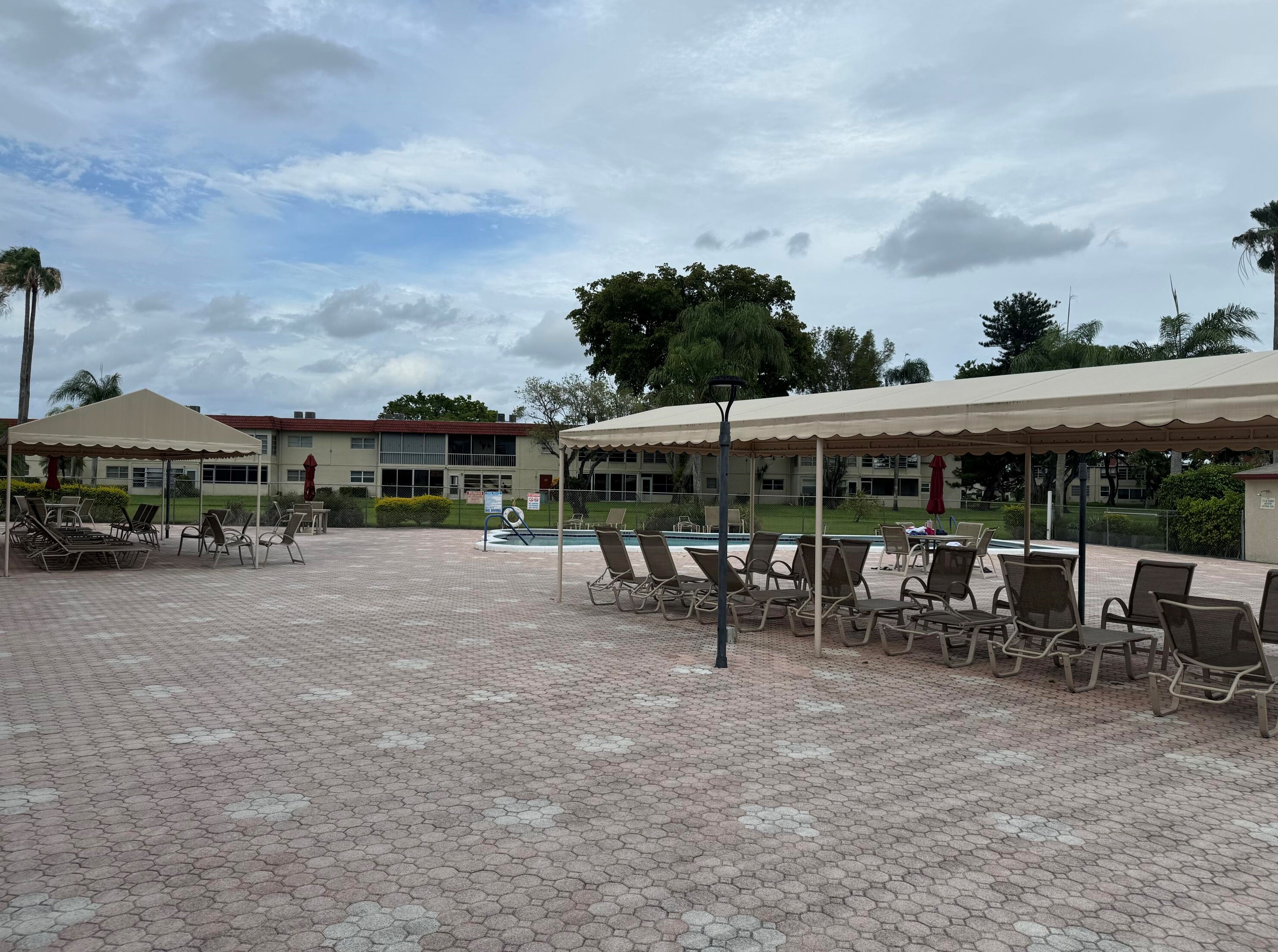 33 Abbey Ln, Delray Beach FL  33446-1701 exterior