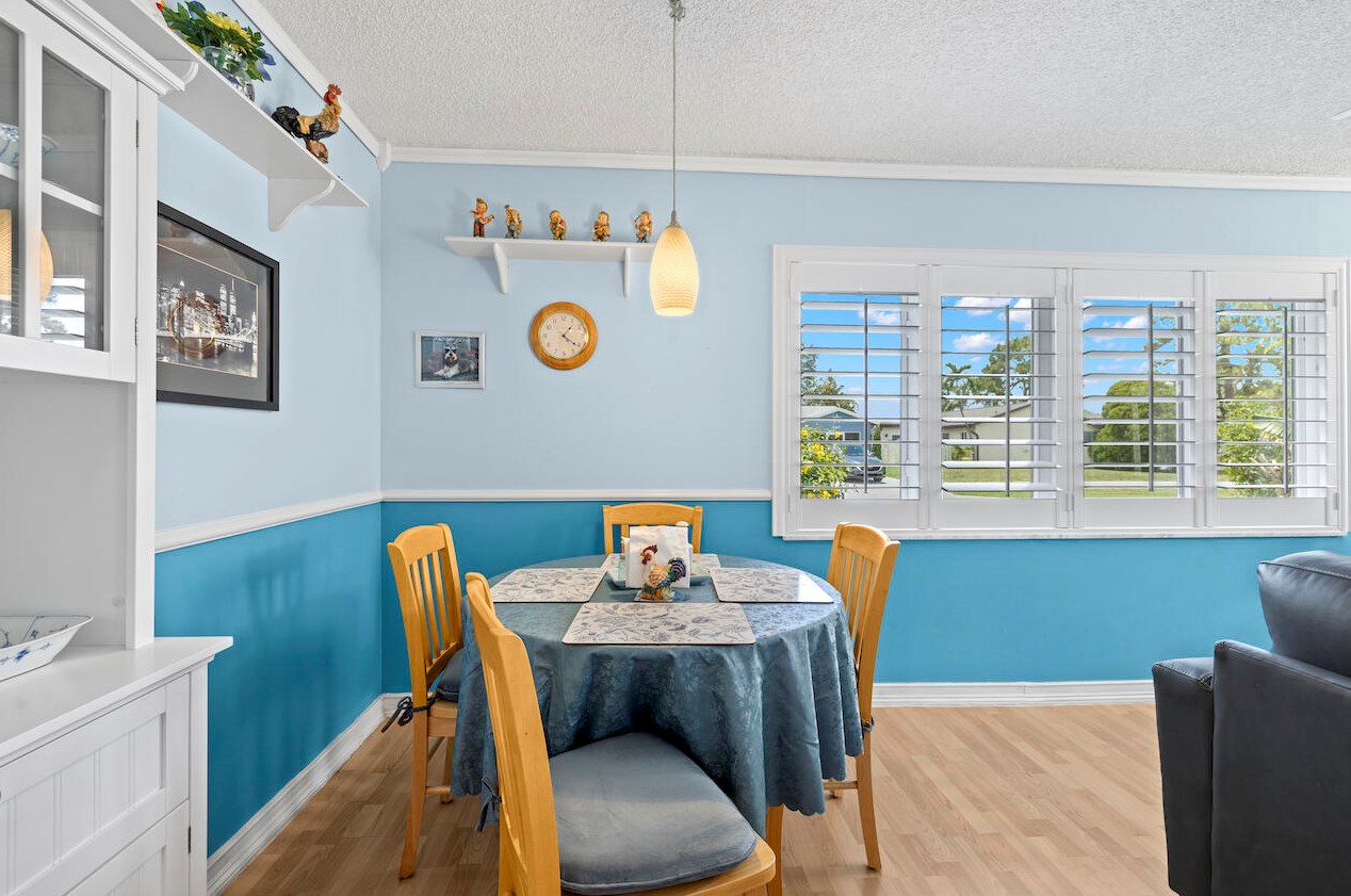 4466 Pne Gdn Ln, Lake Worth FL  33467-3908 exterior