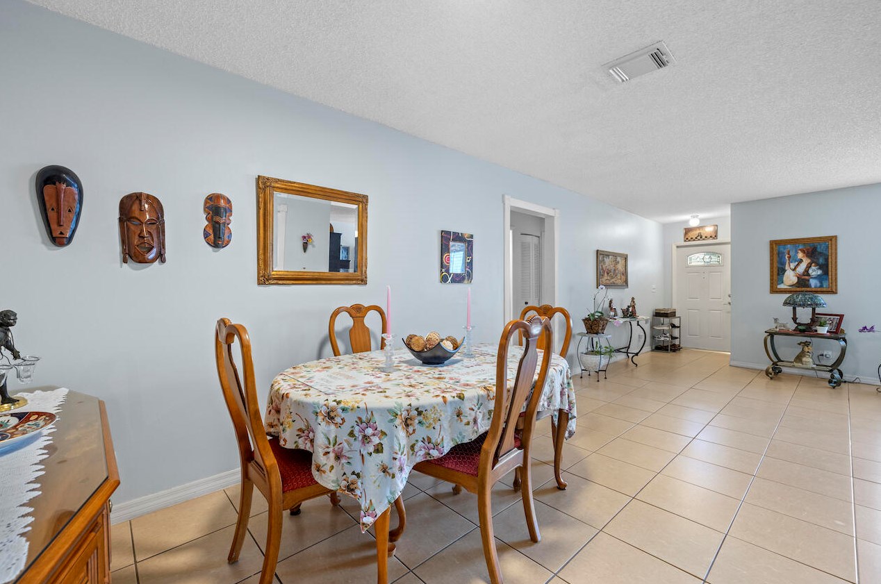 4466 Pne Gdn Ln, Lake Worth FL  33467-3908 exterior