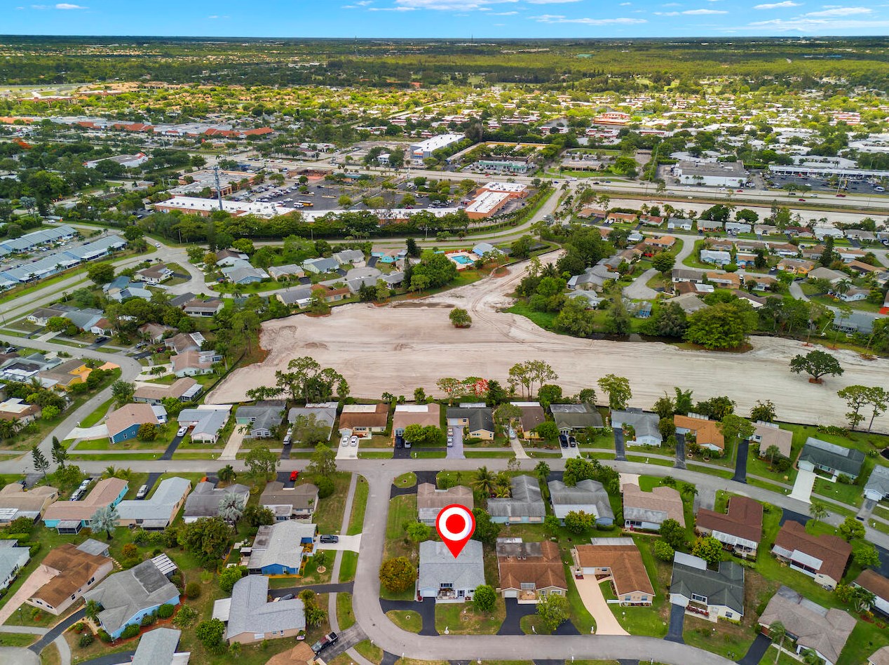 4466 Pne Gdn Ln, Lake Worth FL  33467-3908 exterior