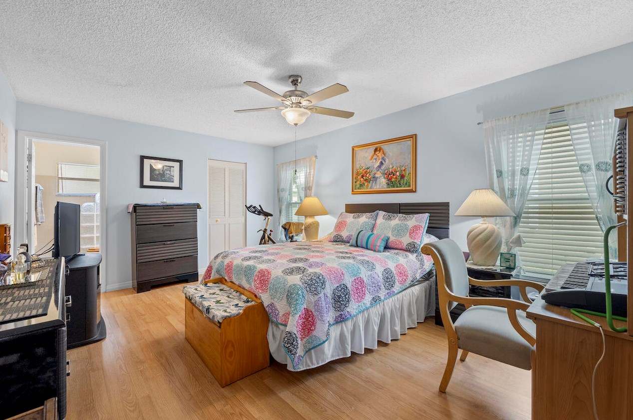 4466 Pne Gdn Ln, Lake Worth FL  33467-3908 exterior