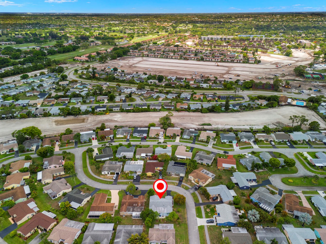 4466 Pne Gdn Ln, Lake Worth FL  33467-3908 exterior