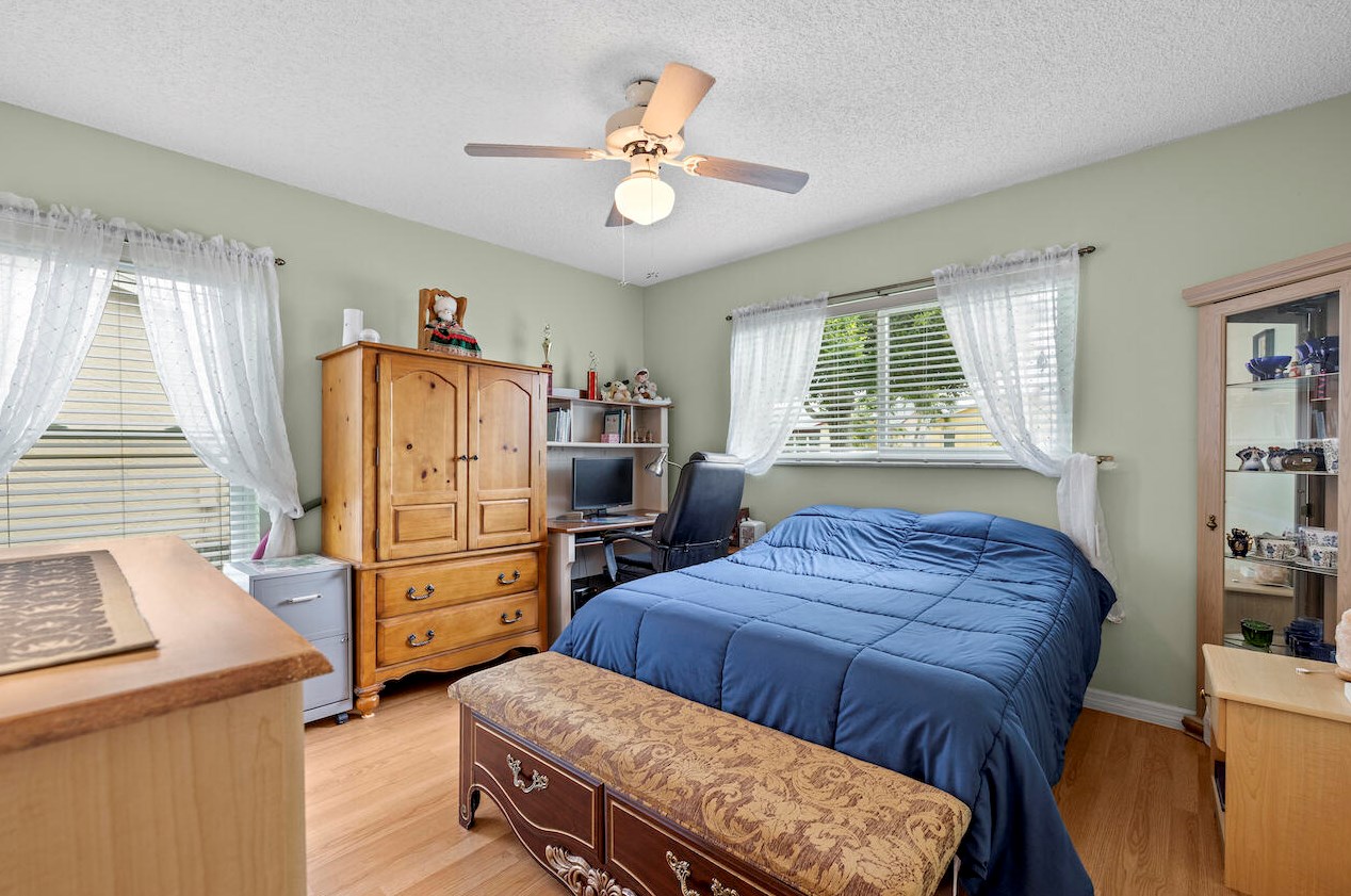 4466 Pne Gdn Ln, Lake Worth FL  33467-3908 exterior