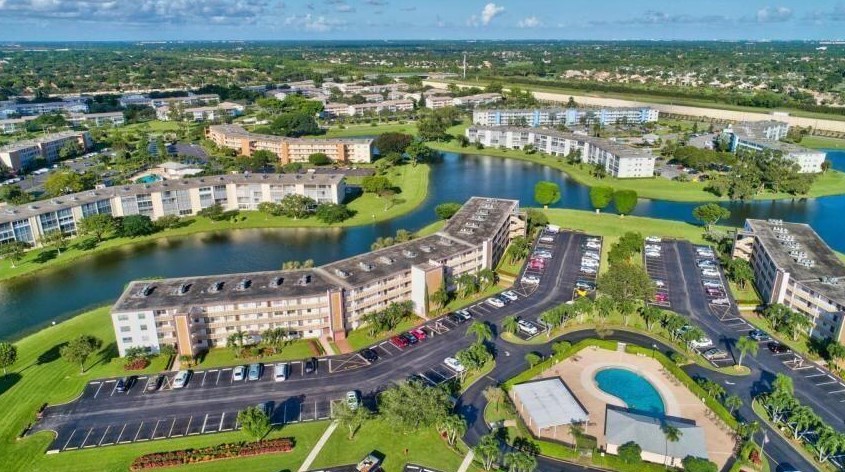 2012 Guildford A, Boca Raton FL 33434-4862 exterior