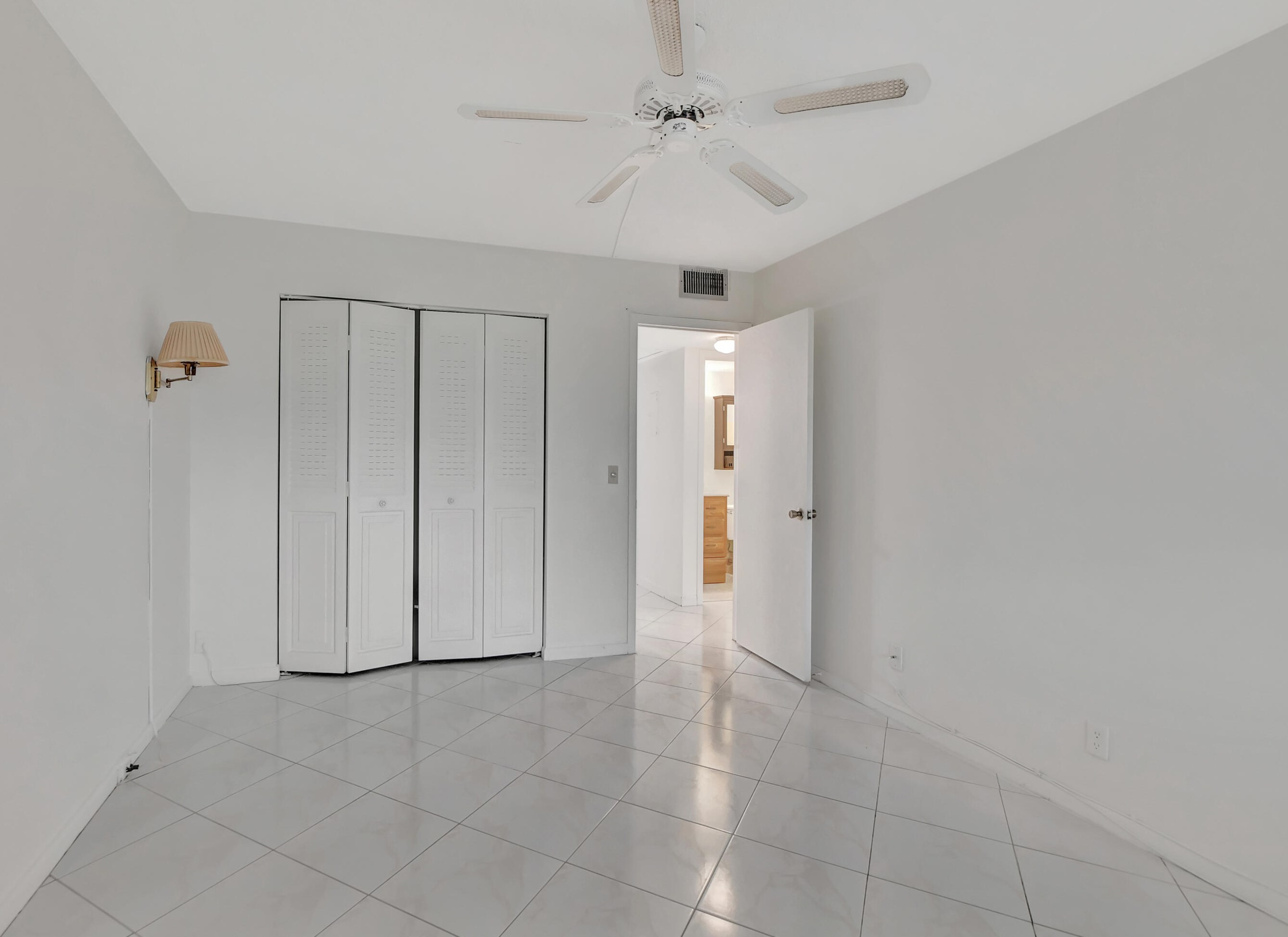 2012 Guildford A, Boca Raton FL 33434-4862 exterior