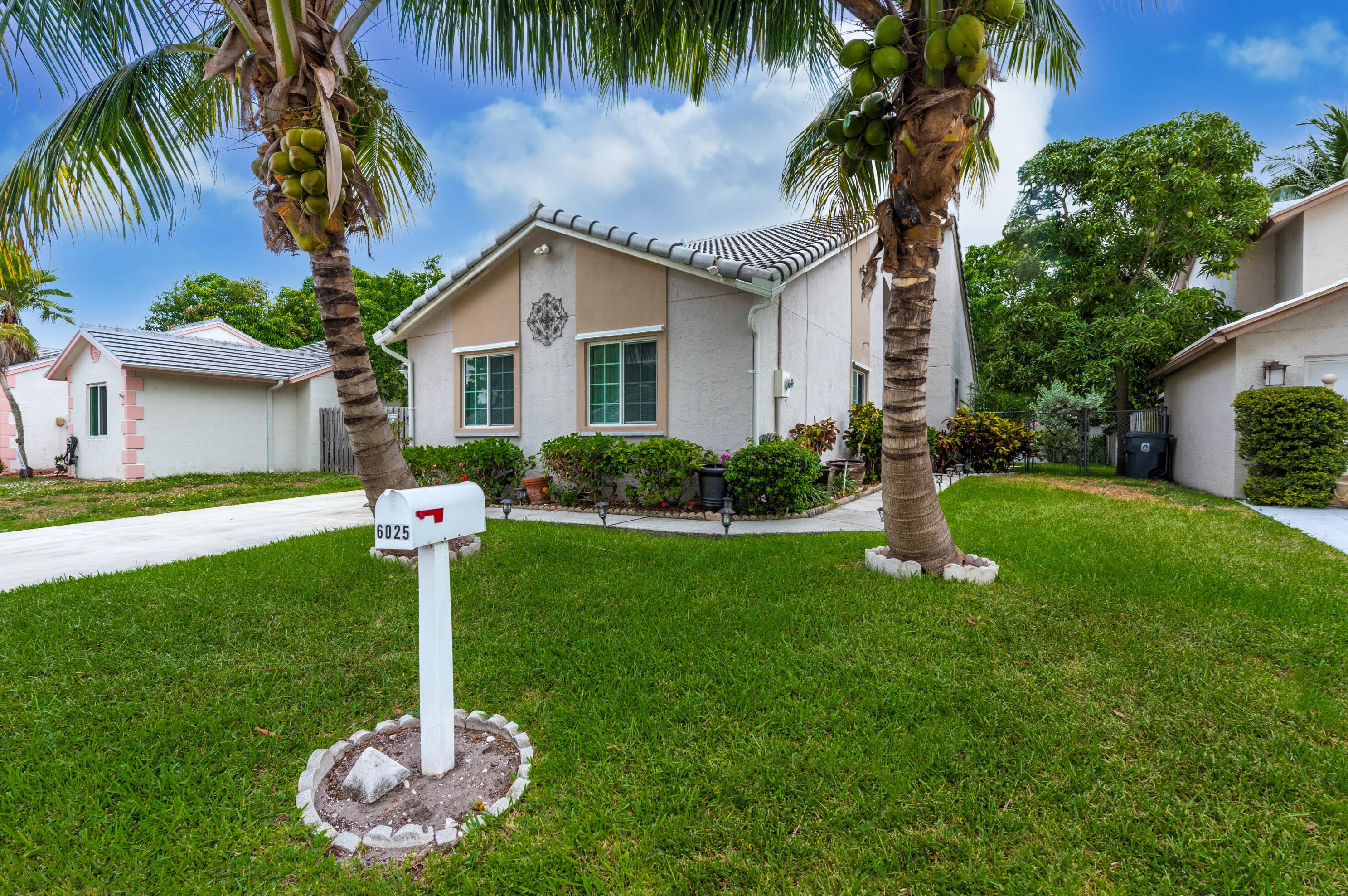 6025 Strawberry Lakes Cir, Lake Worth FL  33463-6510 exterior