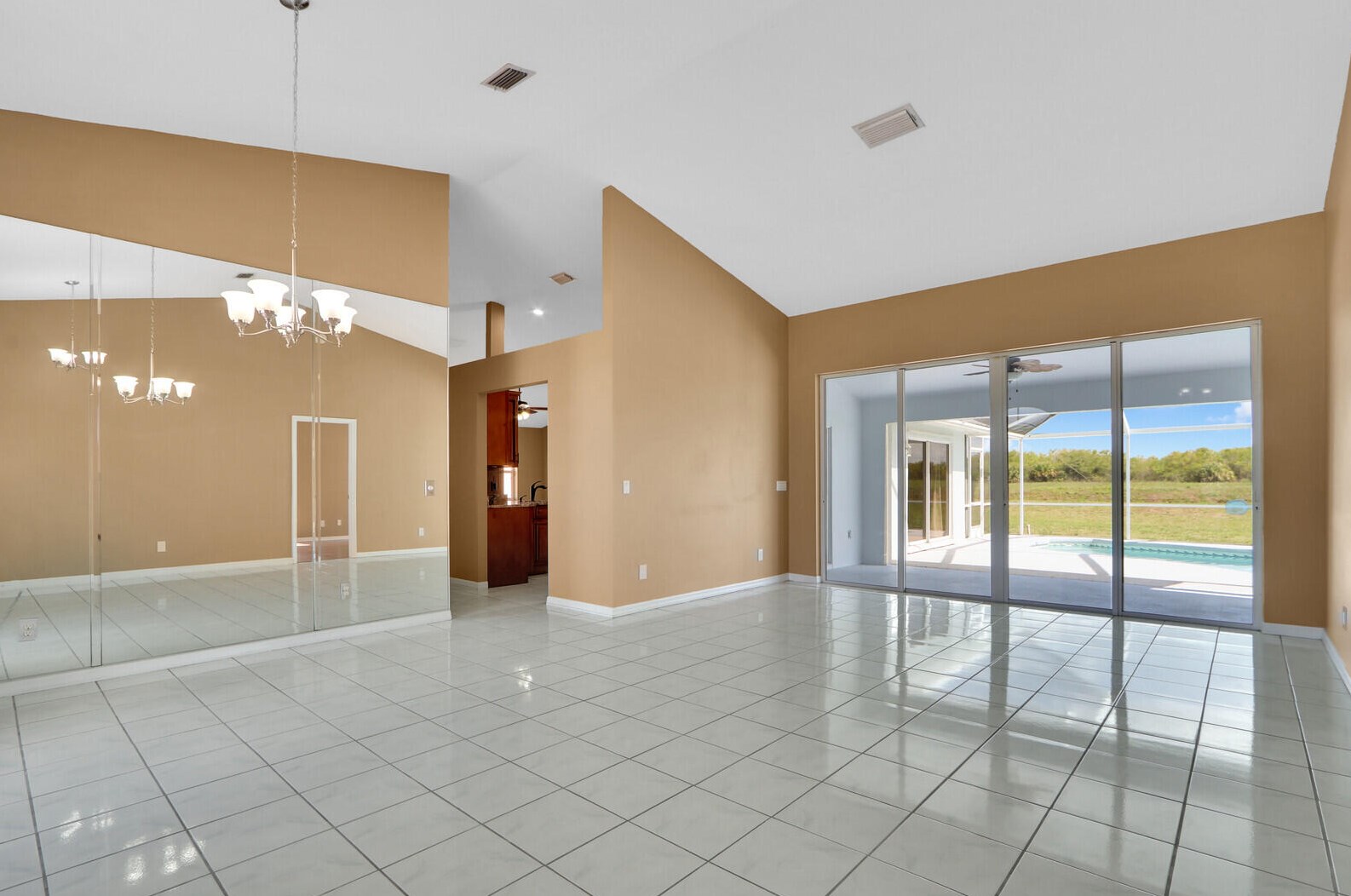 516 Bradshaw Cir, Fort Pierce FL  34953-5539 exterior