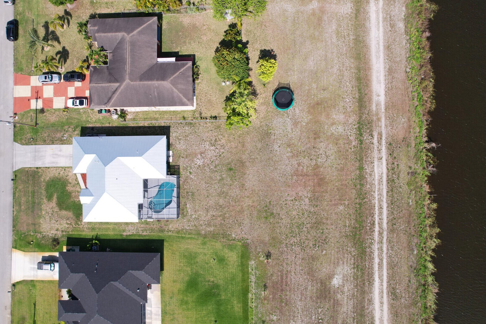 516 Bradshaw Cir, Fort Pierce FL  34953-5539 exterior