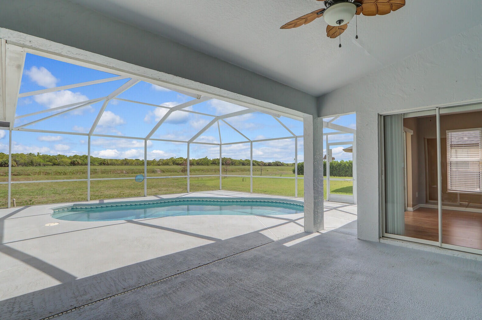 516 Bradshaw Cir, Fort Pierce FL  34953-5539 exterior