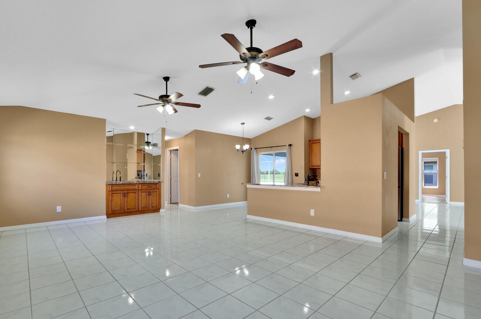 516 Bradshaw Cir, Fort Pierce FL  34953-5539 exterior