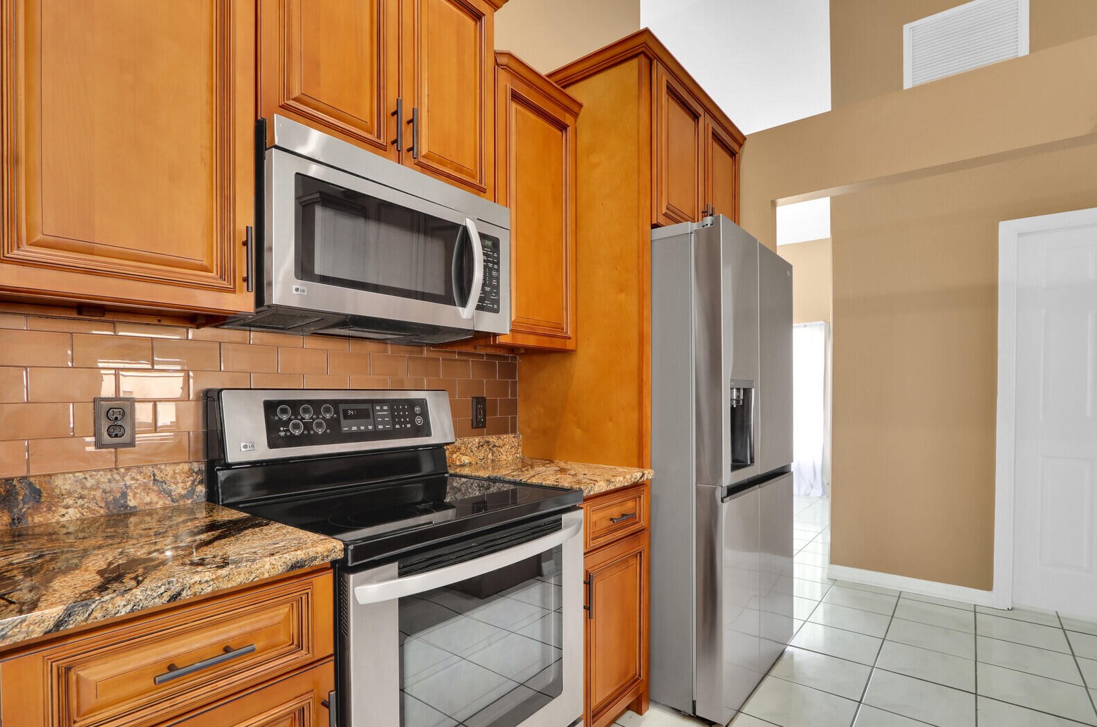 516 Bradshaw Cir, Fort Pierce FL  34953-5539 exterior