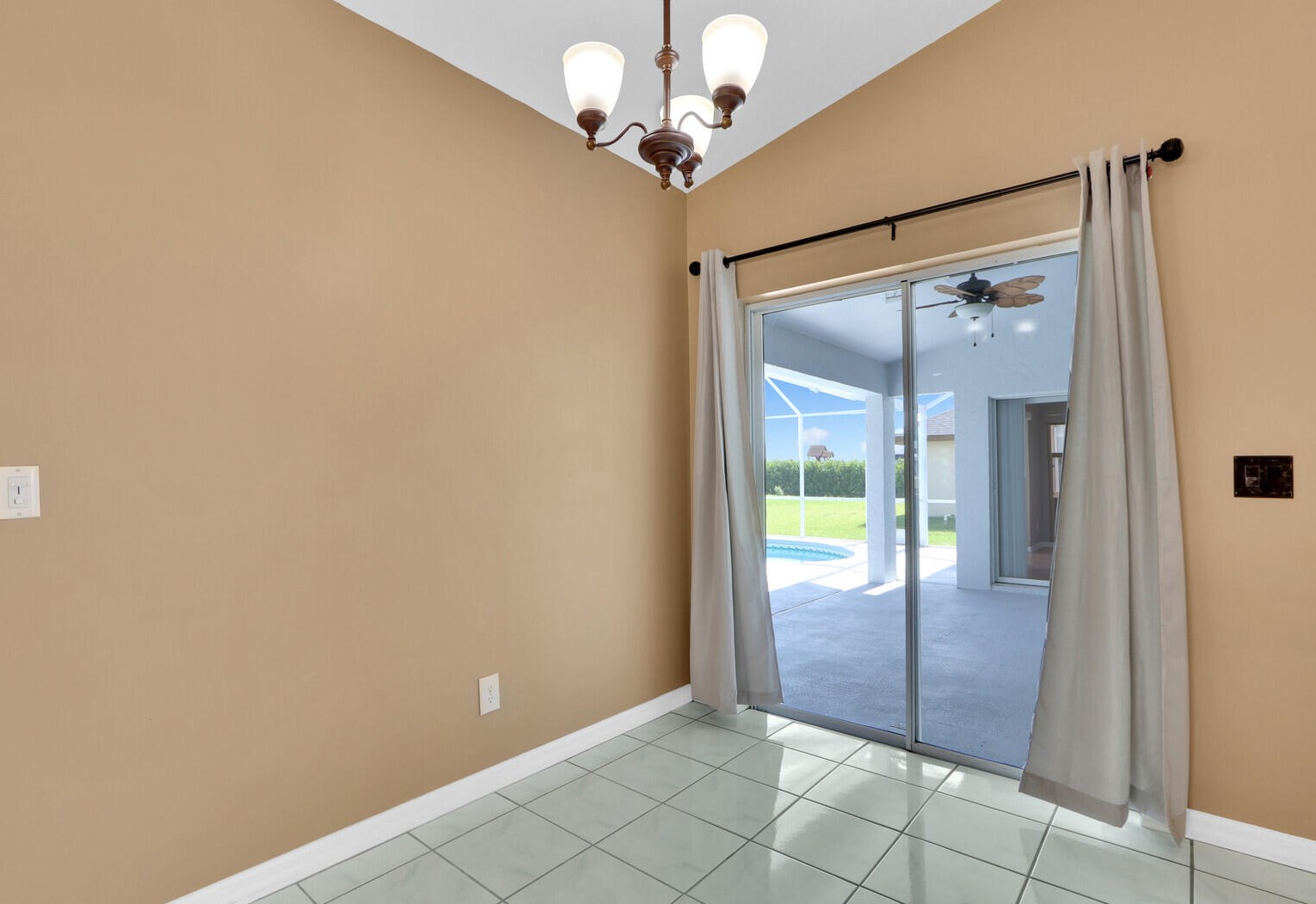 516 Bradshaw Cir, Fort Pierce FL  34953-5539 exterior