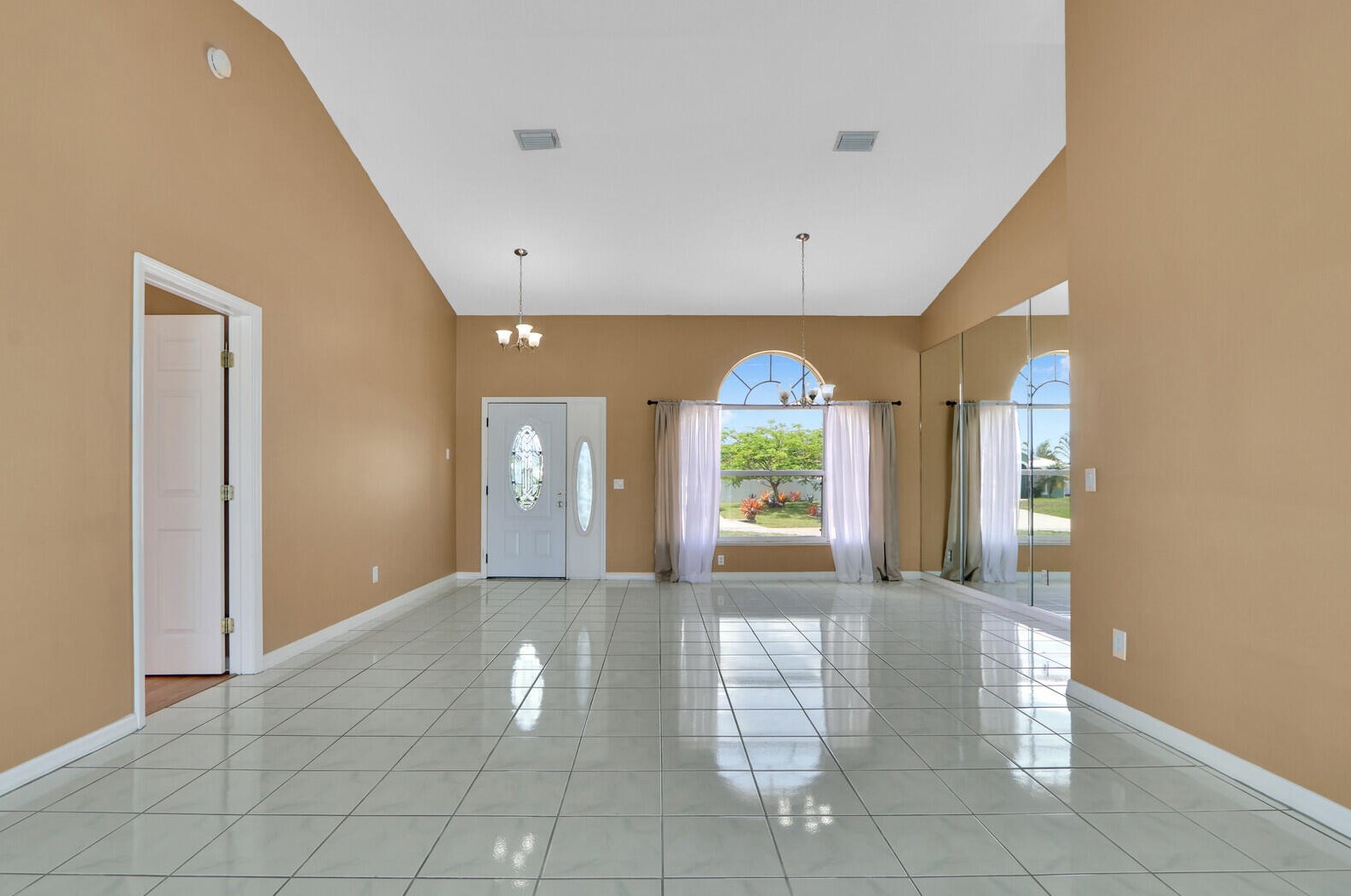 516 Bradshaw Cir, Fort Pierce FL  34953-5539 exterior