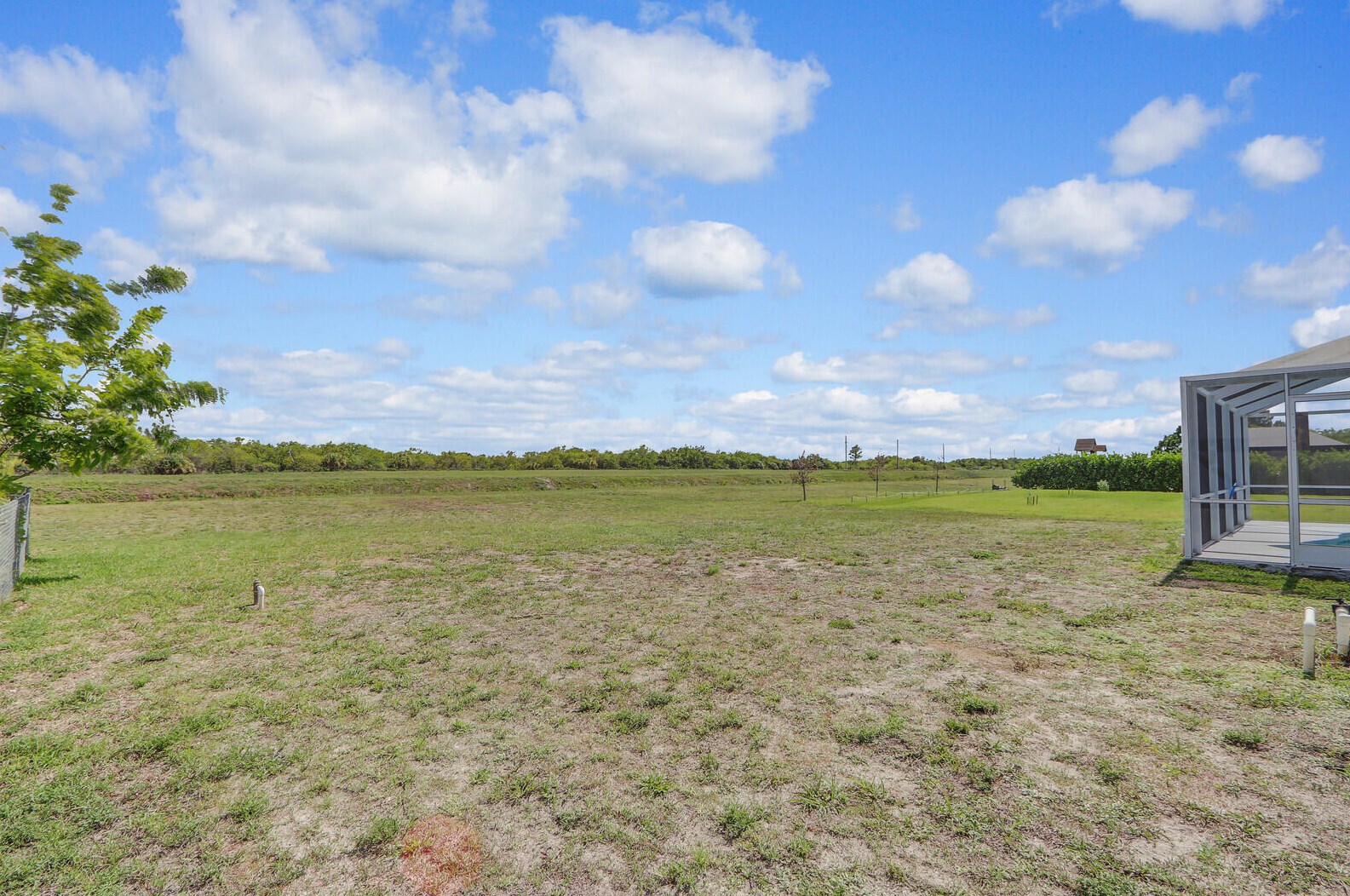 516 Bradshaw Cir, Fort Pierce FL  34953-5539 exterior