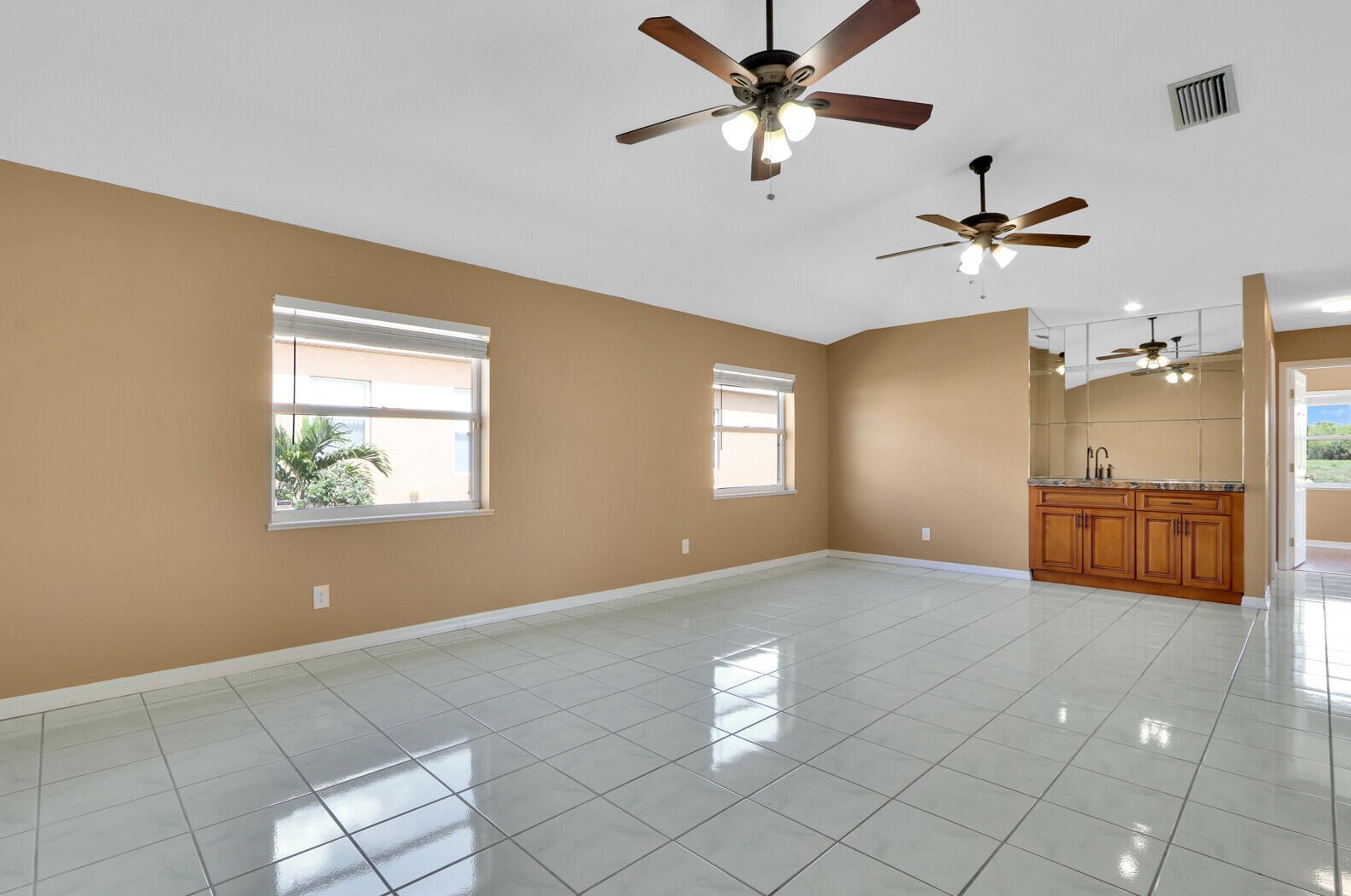 516 Bradshaw Cir, Fort Pierce FL  34953-5539 exterior