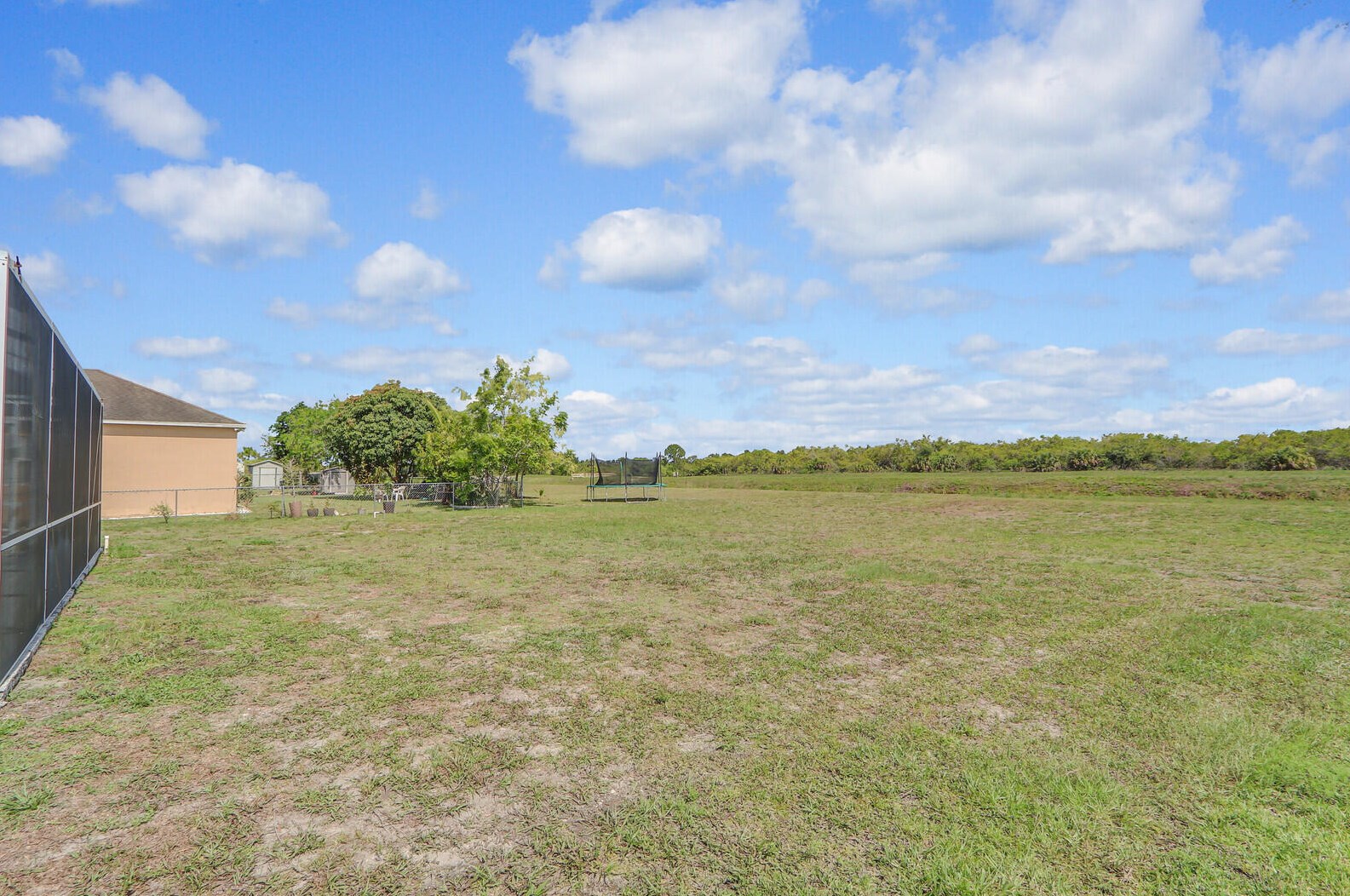 516 Bradshaw Cir, Fort Pierce FL  34953-5539 exterior