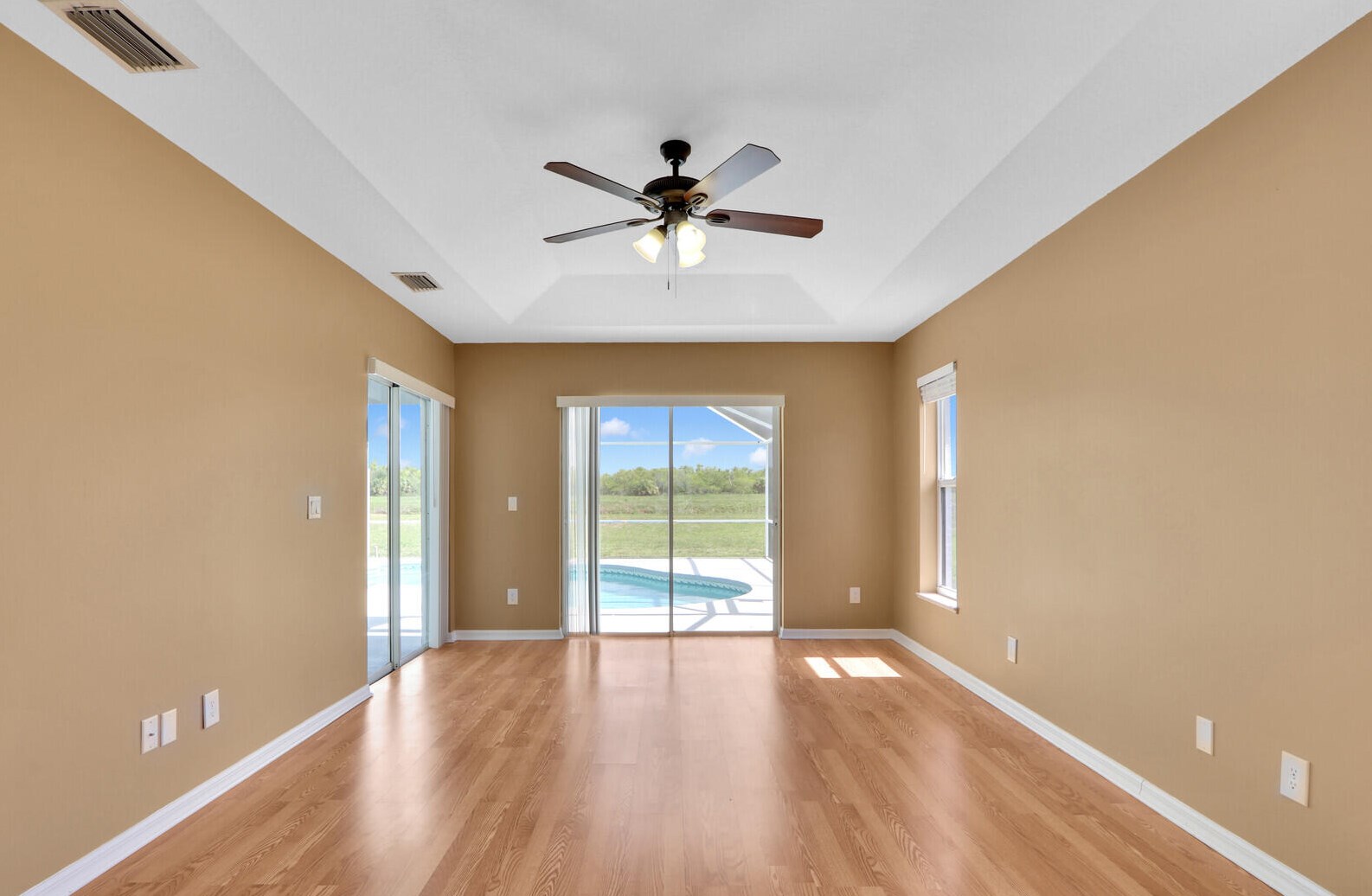 516 Bradshaw Cir, Fort Pierce FL  34953-5539 exterior