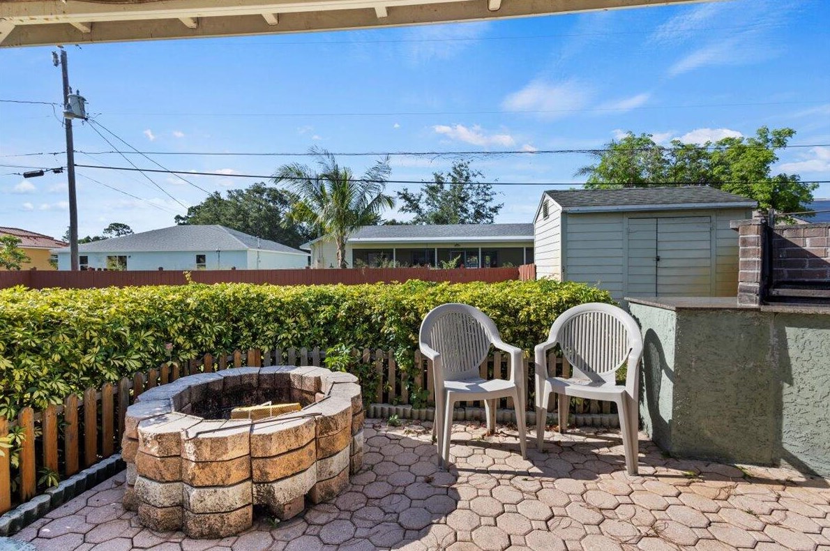 1821 Altman Ave, Fort Pierce FL  34953-1075 exterior