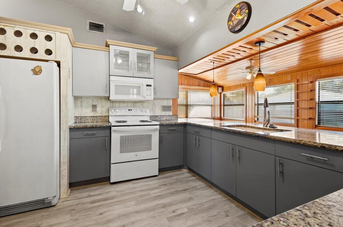 1821 Altman Ave, Fort Pierce FL  34953-1075 exterior