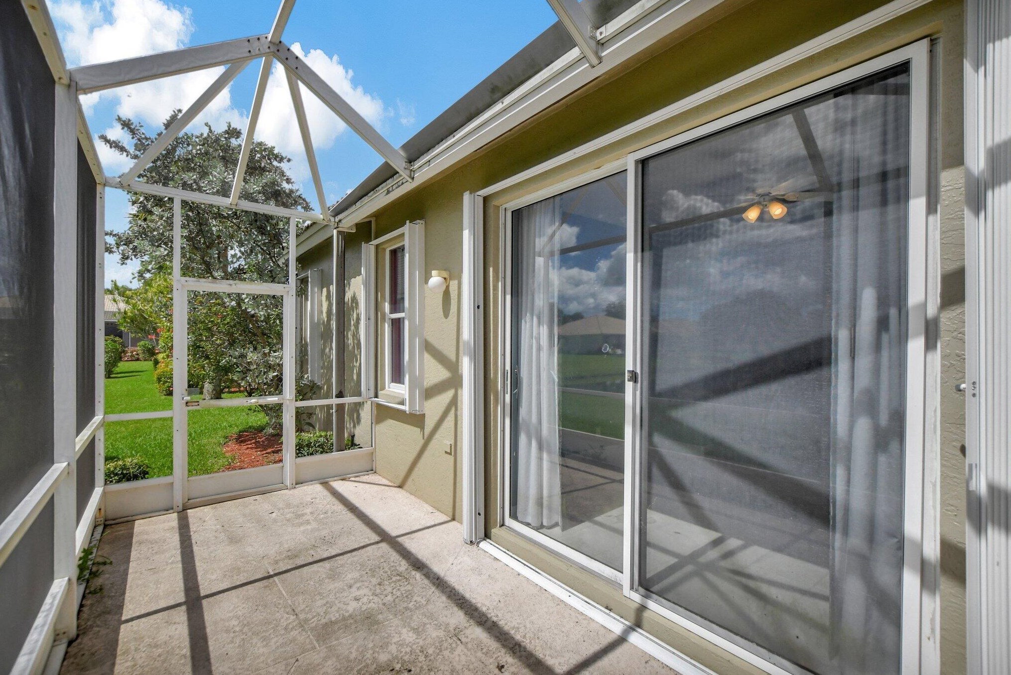 10549 Royal Caribbean Cir, Boynton Beach FL  33437-4285 exterior