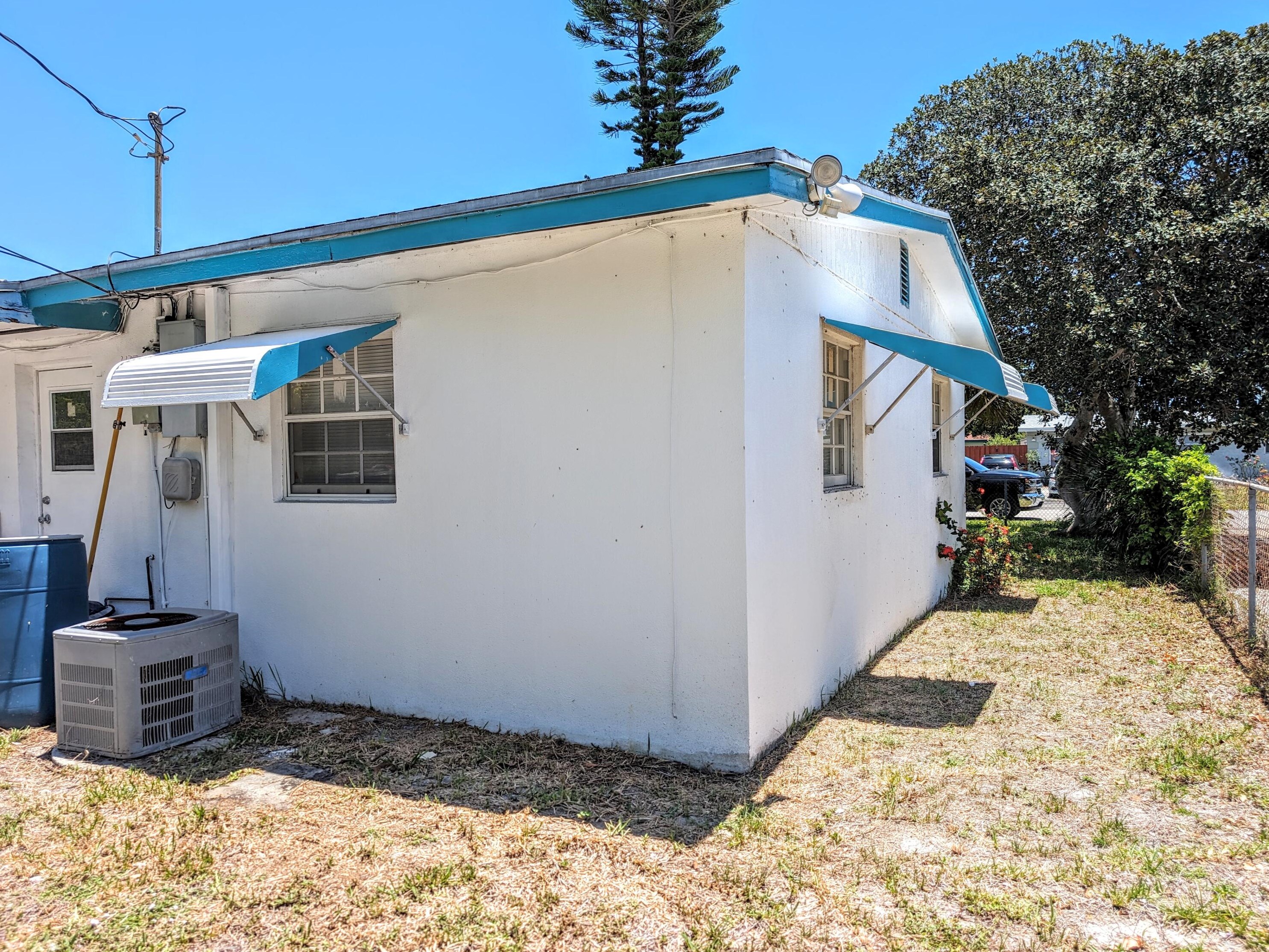 1450 8th St, West Palm Beach FL  33401-3045 exterior