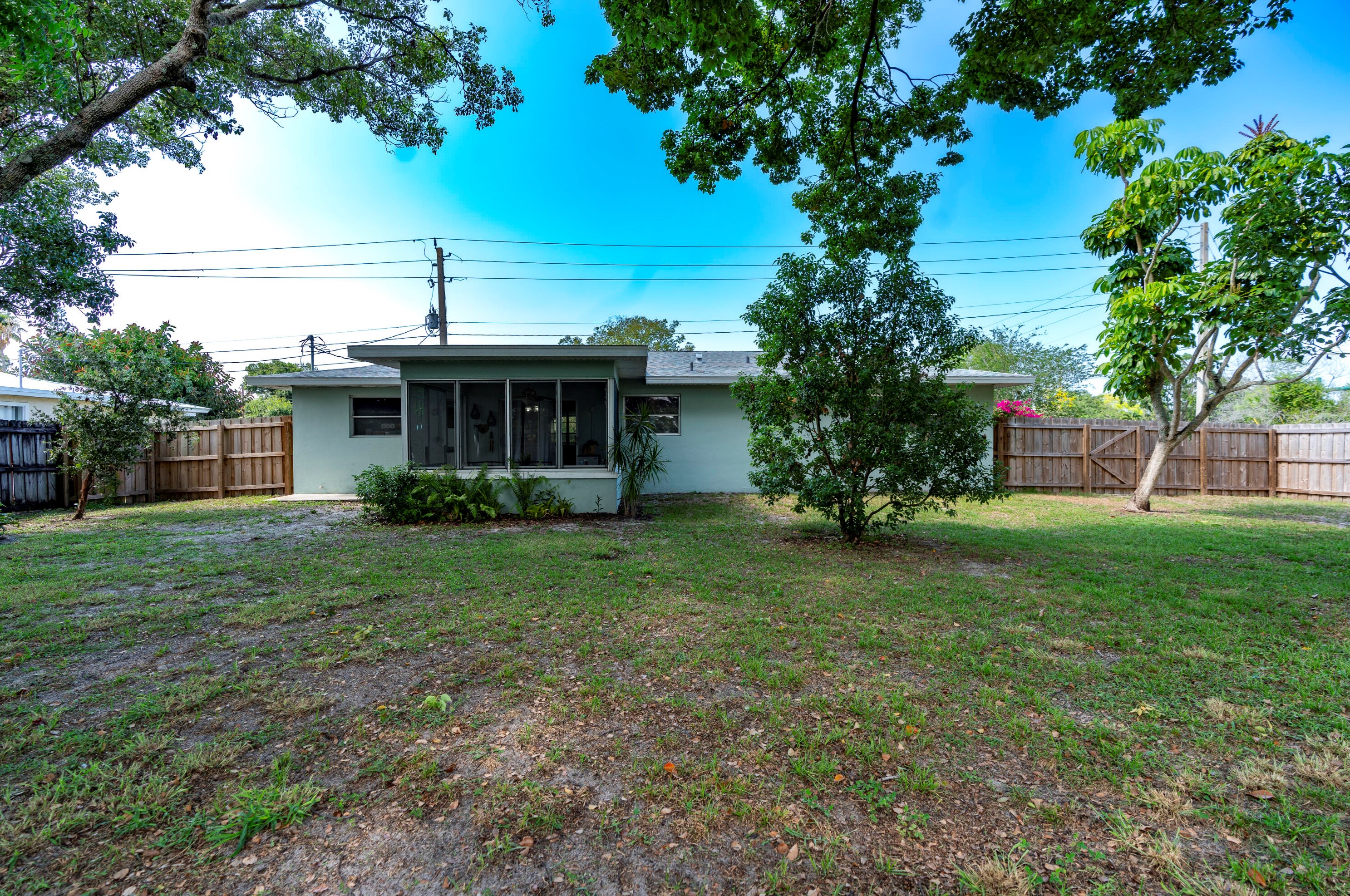 102 Lakehurst, Fort Pierce FL 34983-2545 exterior