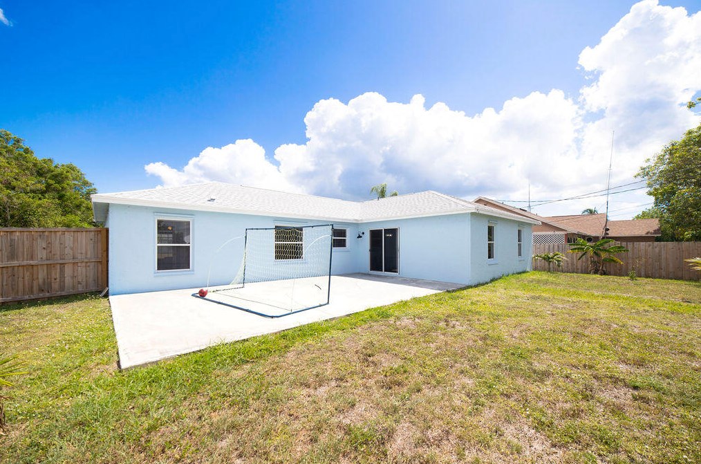486 Souris Ave, Fort Pierce FL  34953-6272 exterior