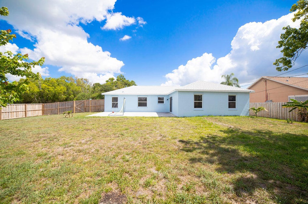 486 Souris Ave, Fort Pierce FL  34953-6272 exterior