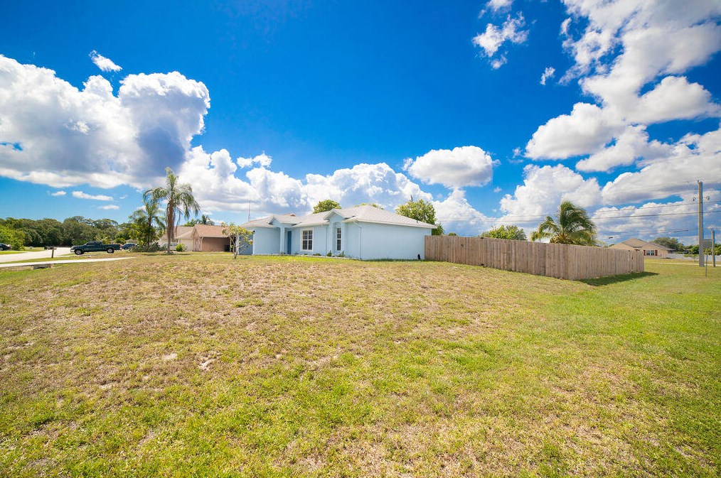 486 Souris Ave, Fort Pierce FL  34953-6272 exterior