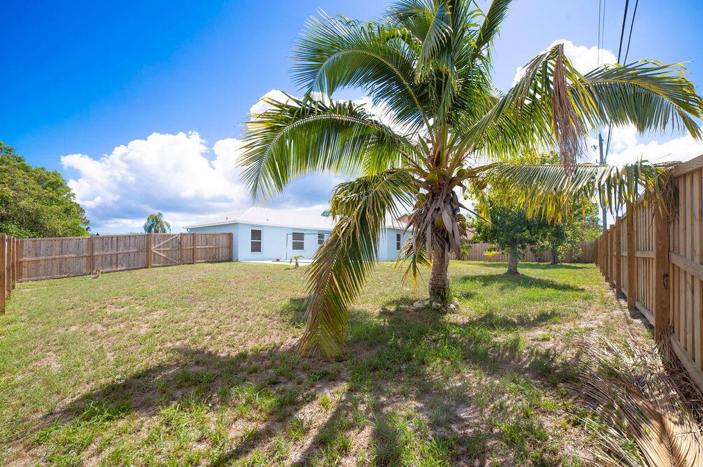 486 Souris Ave, Fort Pierce FL  34953-6272 exterior