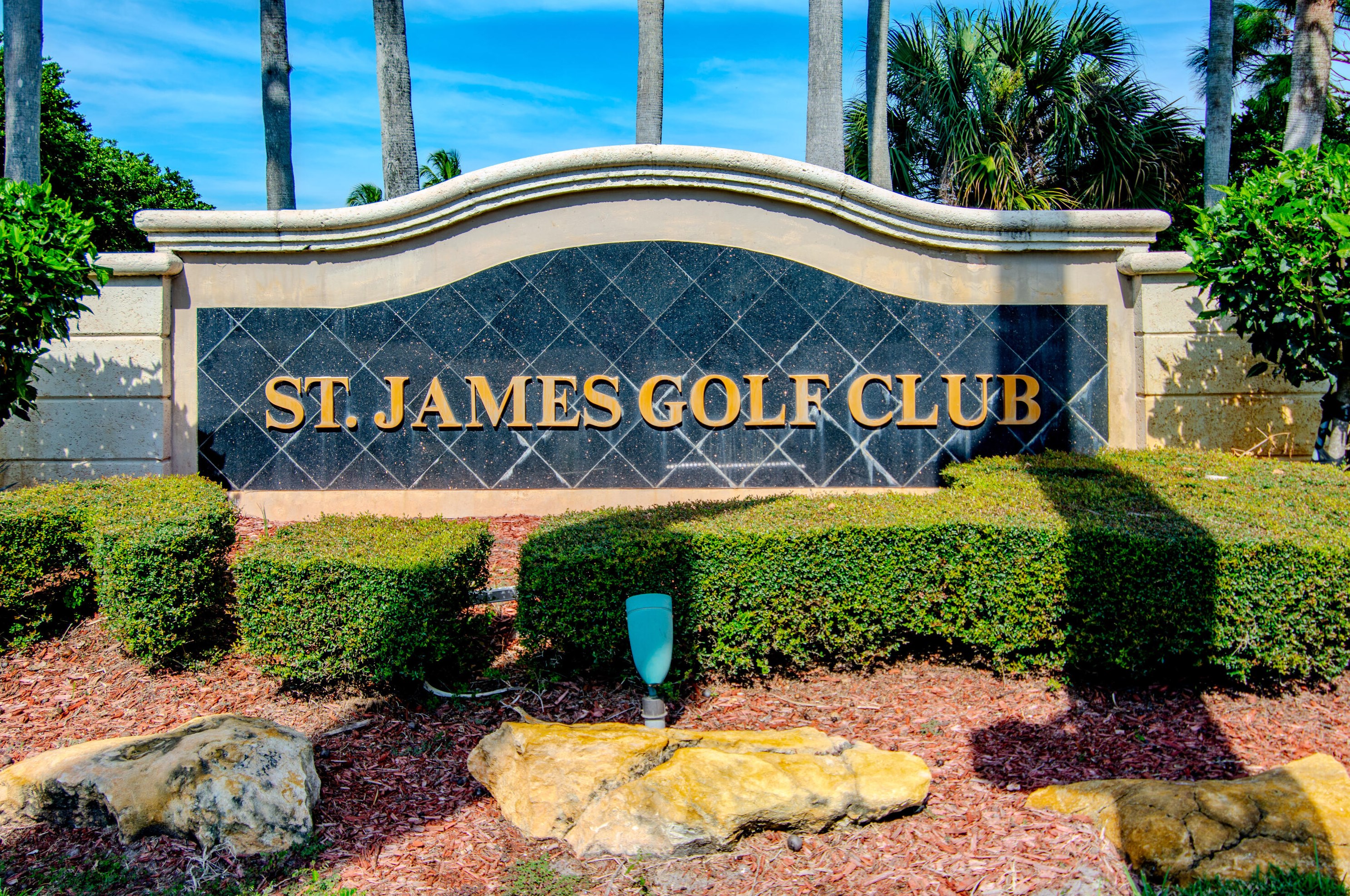 466 Dover Ct, Fort Pierce FL  34983-3414 exterior