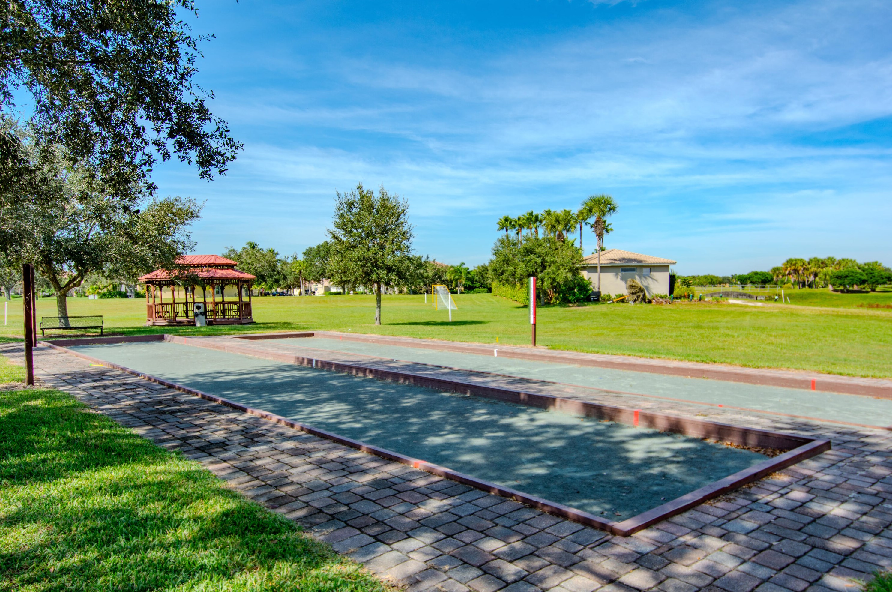 466 Dover Ct, Fort Pierce FL  34983-3414 exterior