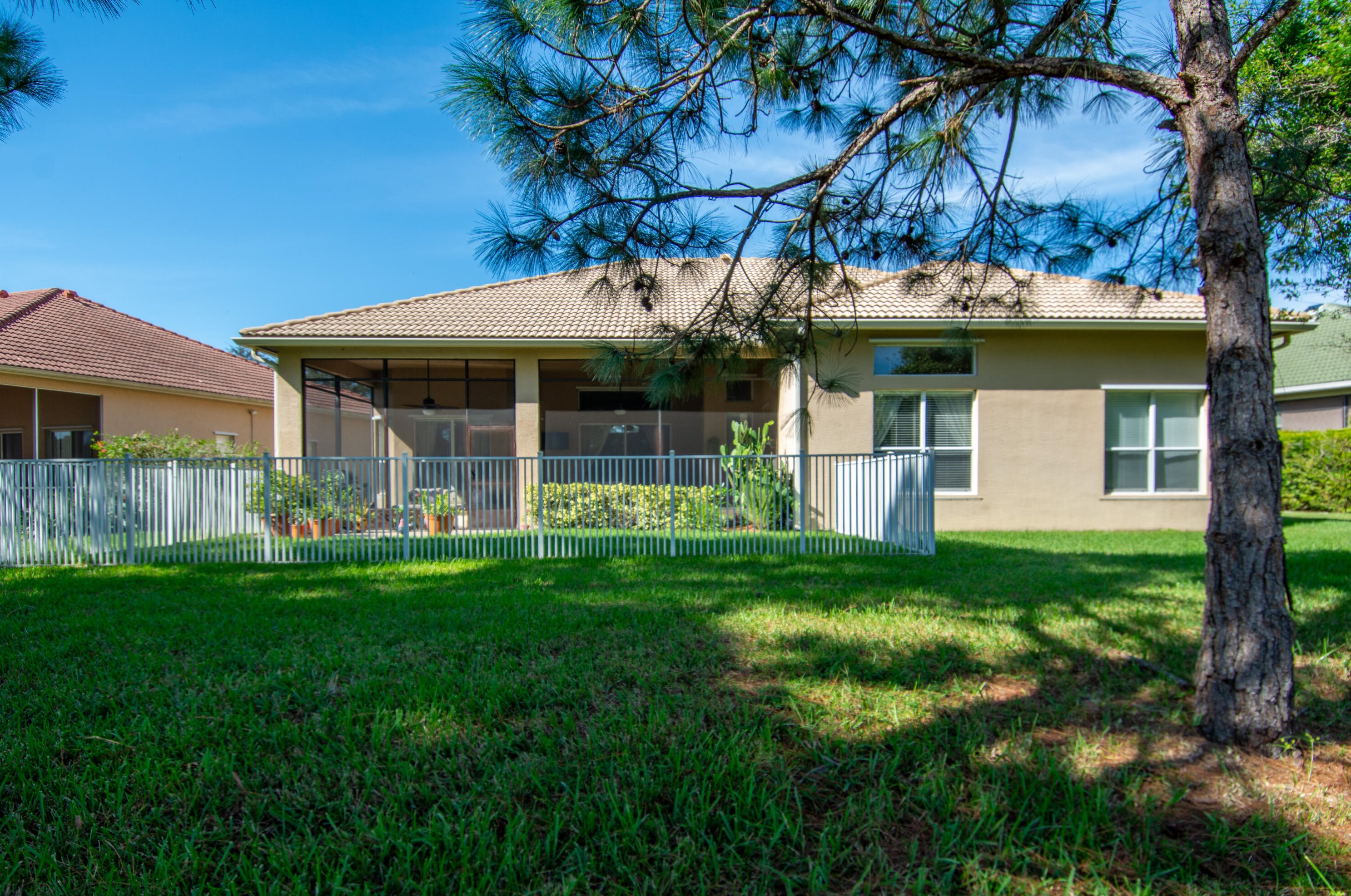 466 Dover Ct, Fort Pierce FL  34983-3414 exterior