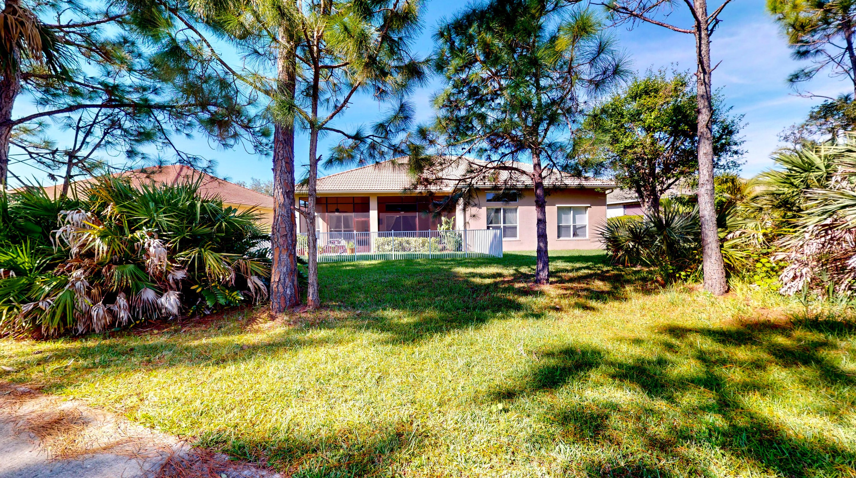 466 Dover Ct, Fort Pierce FL  34983-3414 exterior