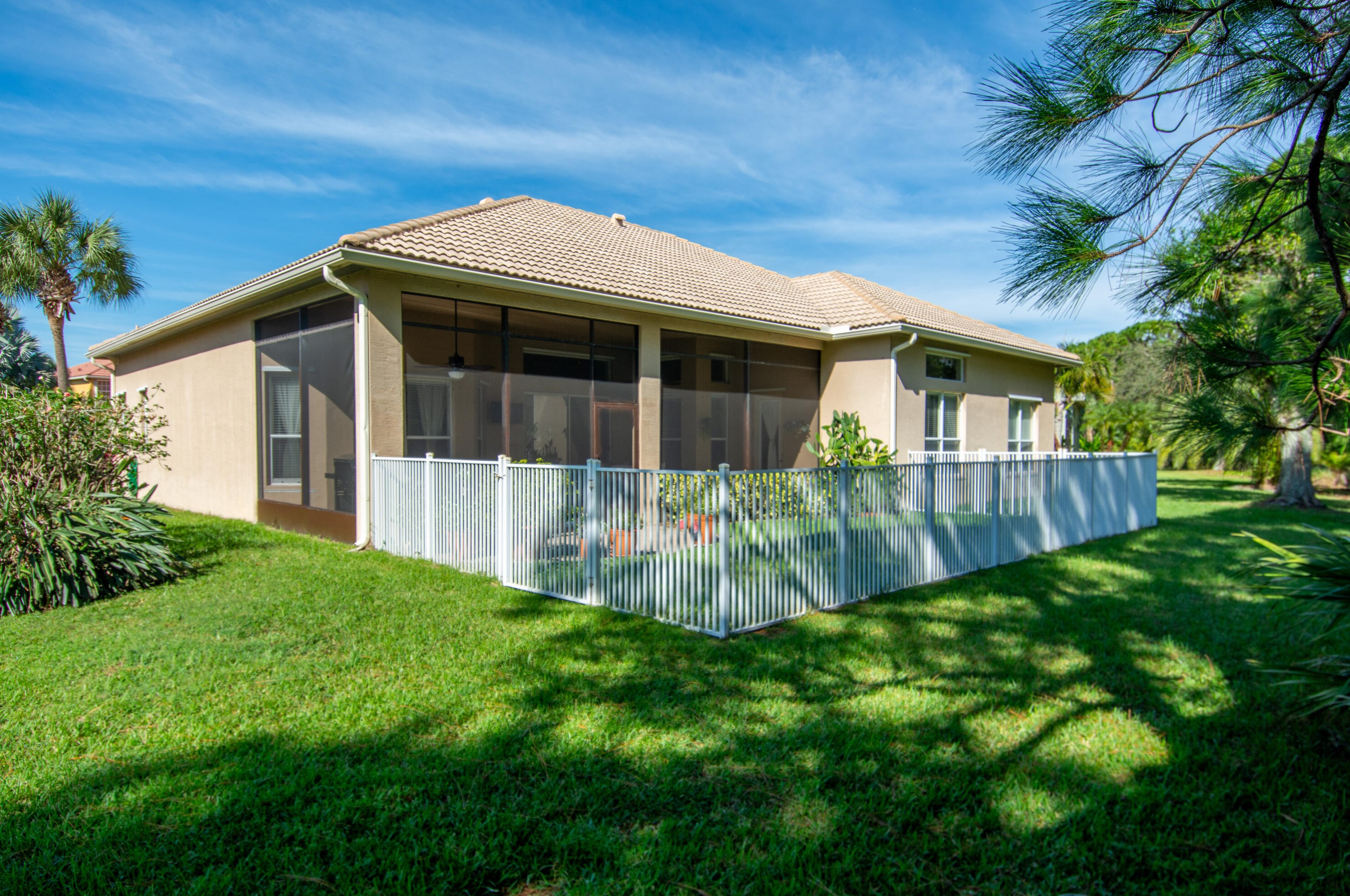 466 Dover Ct, Fort Pierce FL  34983-3414 exterior