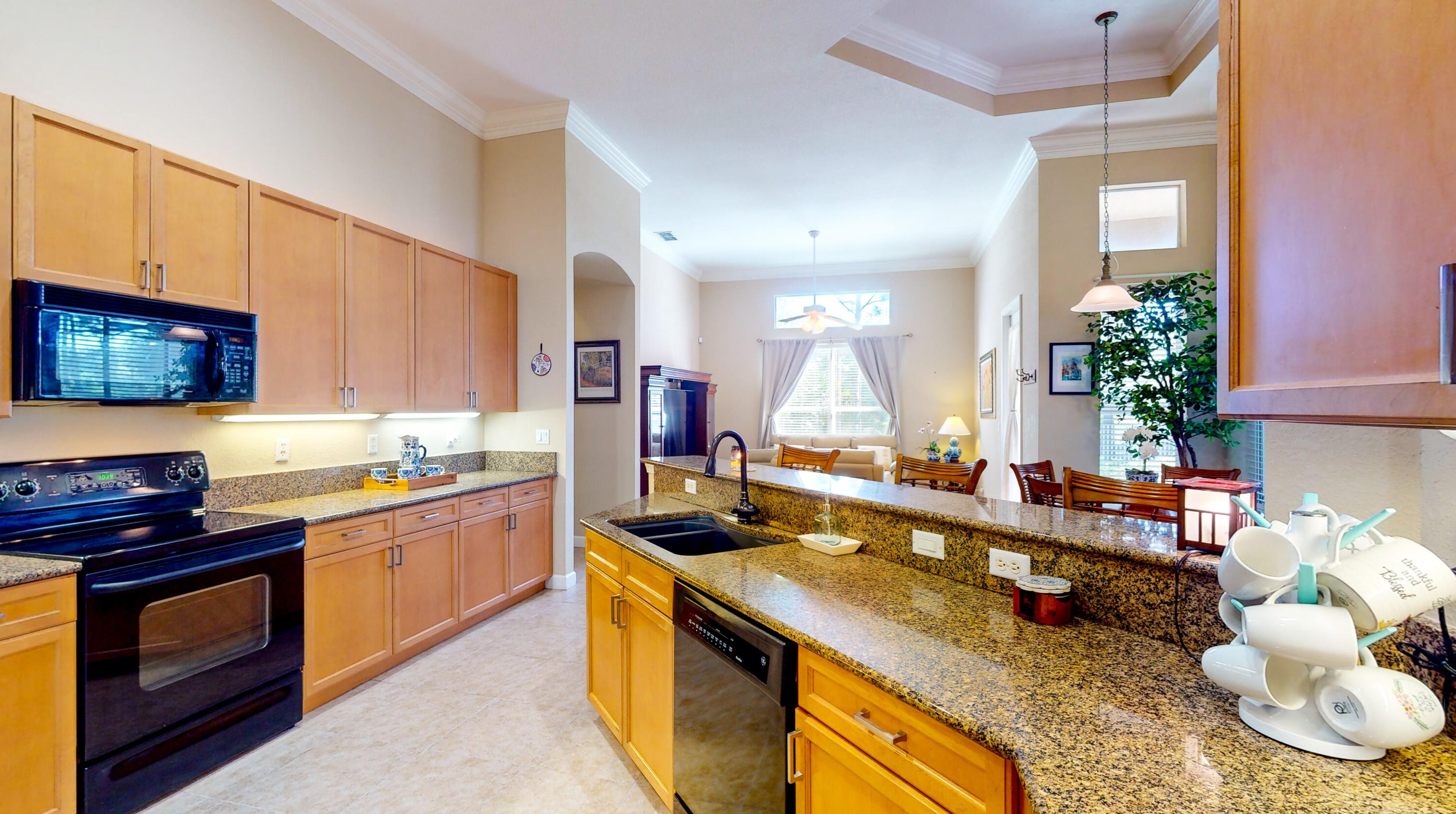 466 Dover Ct, Fort Pierce FL  34983-3414 exterior