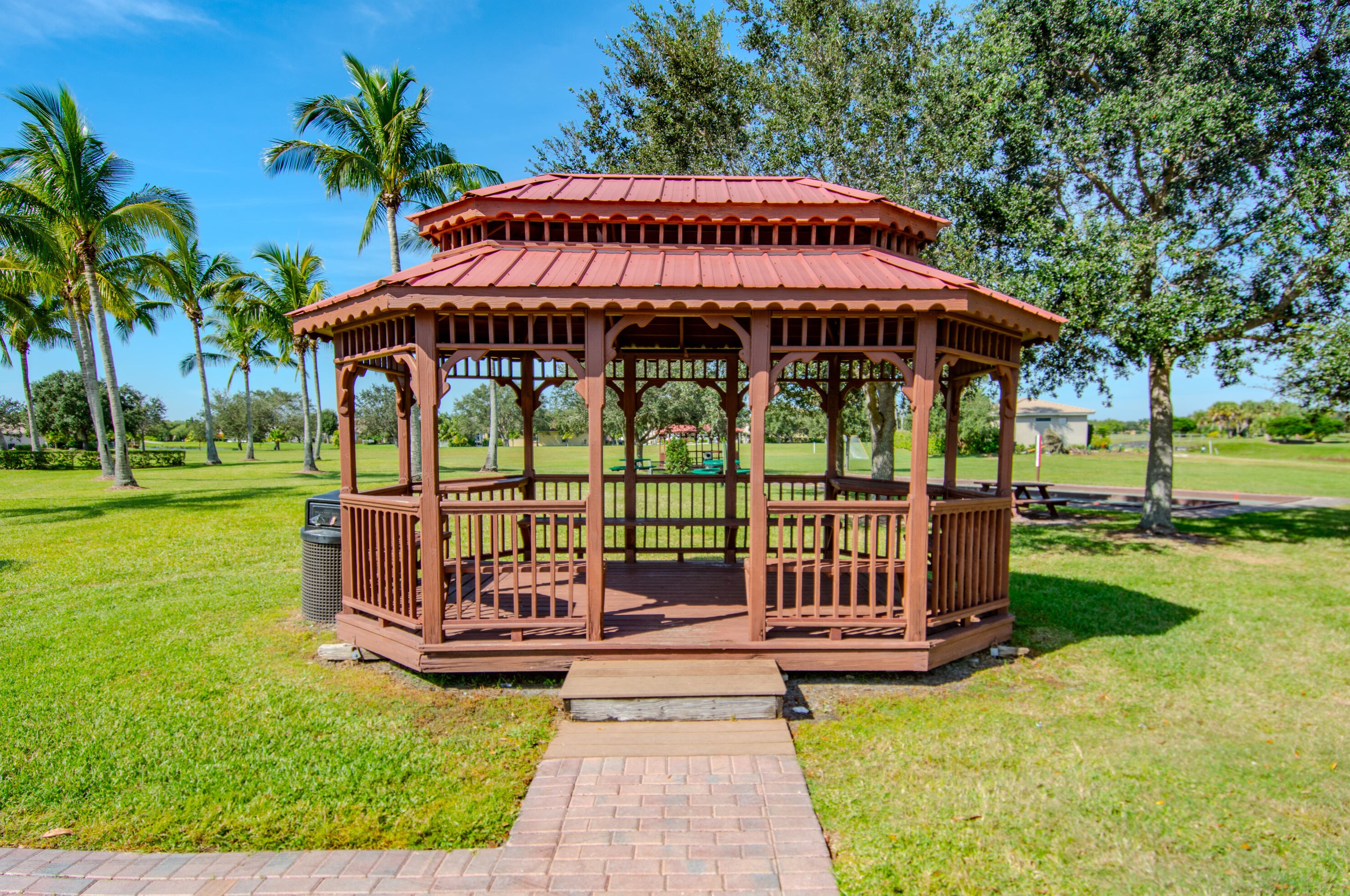 466 Dover Ct, Fort Pierce FL  34983-3414 exterior