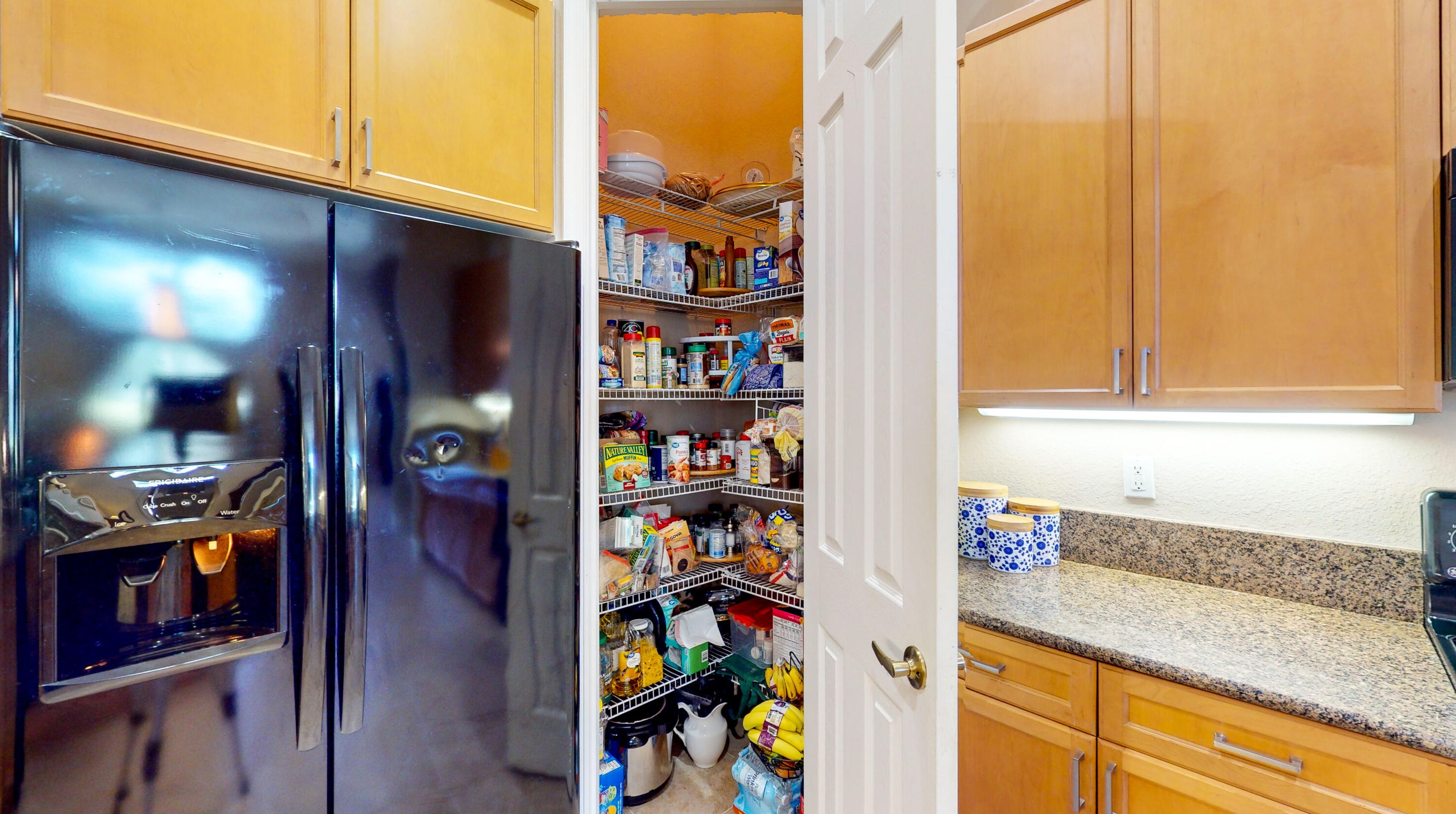 466 Dover Ct, Fort Pierce FL  34983-3414 exterior