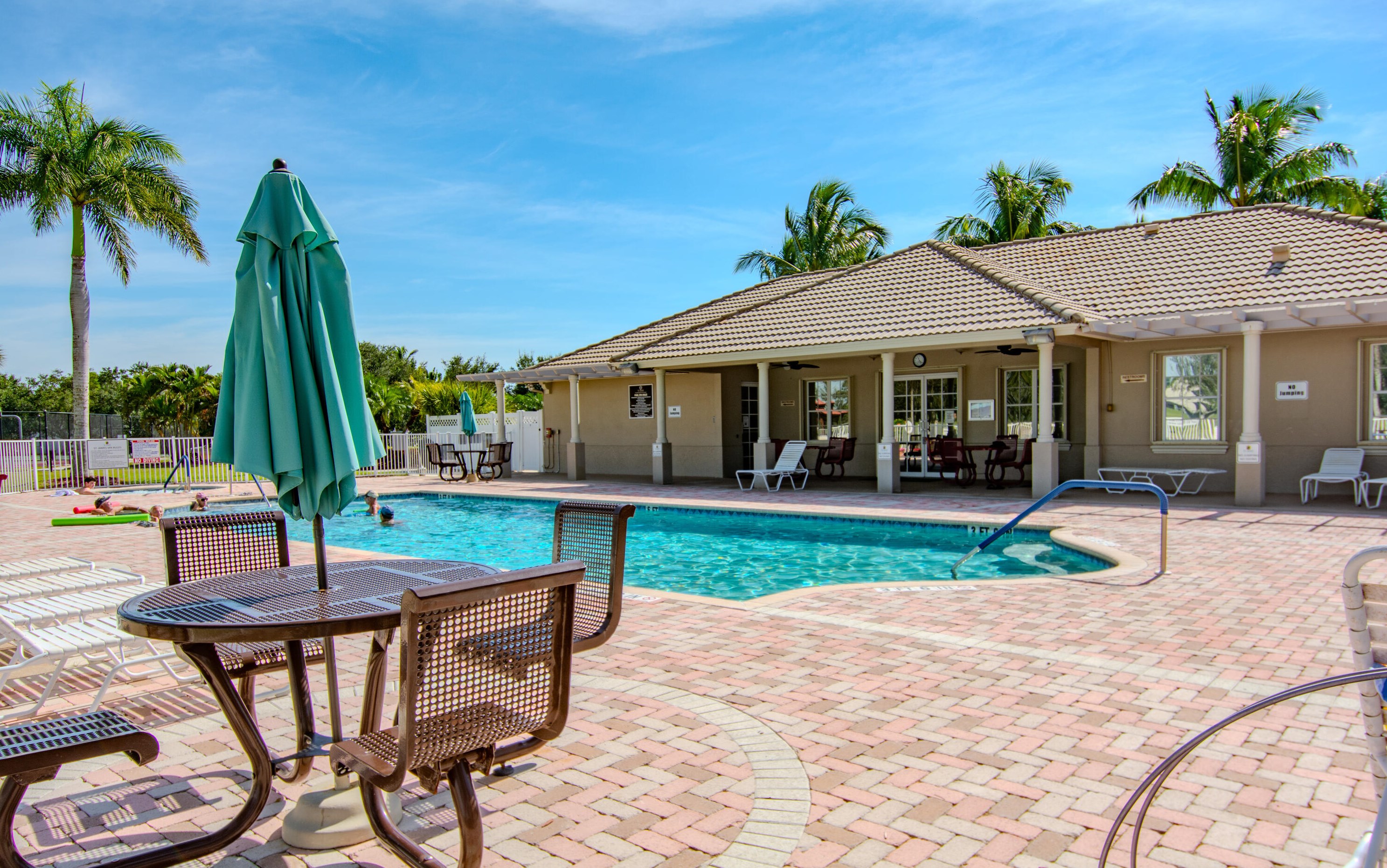 466 Dover Ct, Fort Pierce FL  34983-3414 exterior