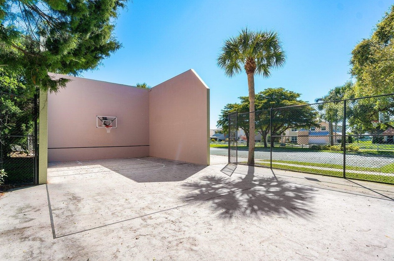9160 Picot Ct, Boynton Beach FL 33472-2466 exterior
