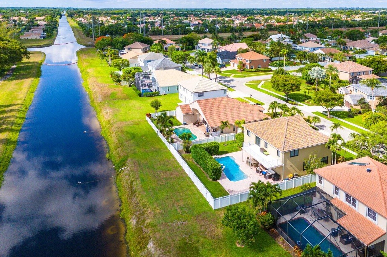 9160 Picot Ct, Boynton Beach FL 33472-2466 exterior