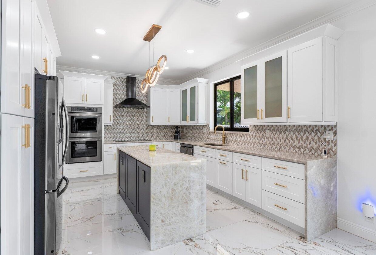 9160 Picot Ct, Boynton Beach FL 33472-2466 exterior