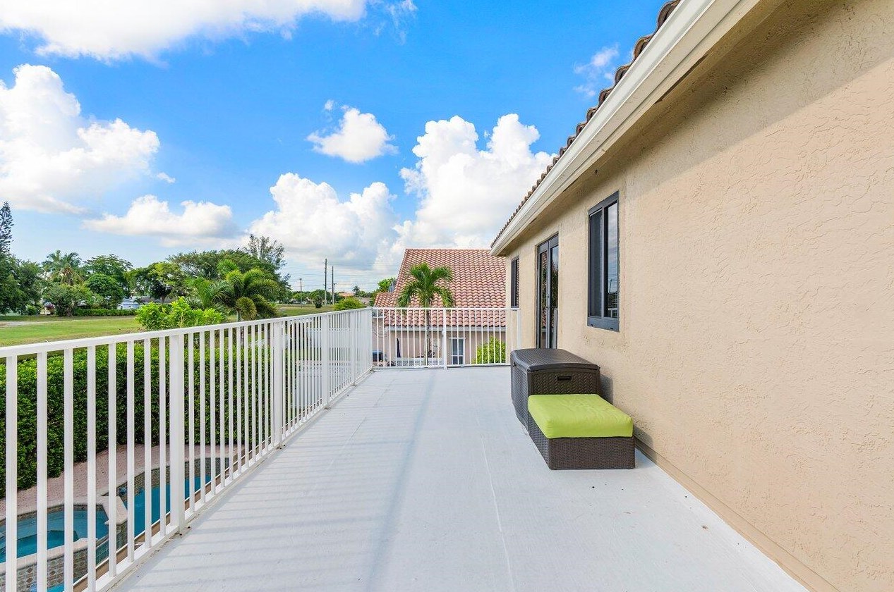 9160 Picot Ct, Boynton Beach FL 33472-2466 exterior