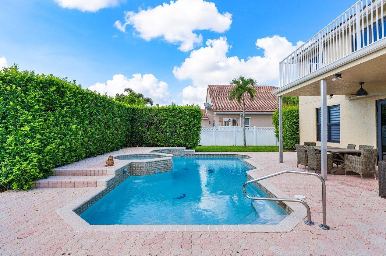 9160 Picot Ct, Boynton Beach FL 33472-2466 exterior