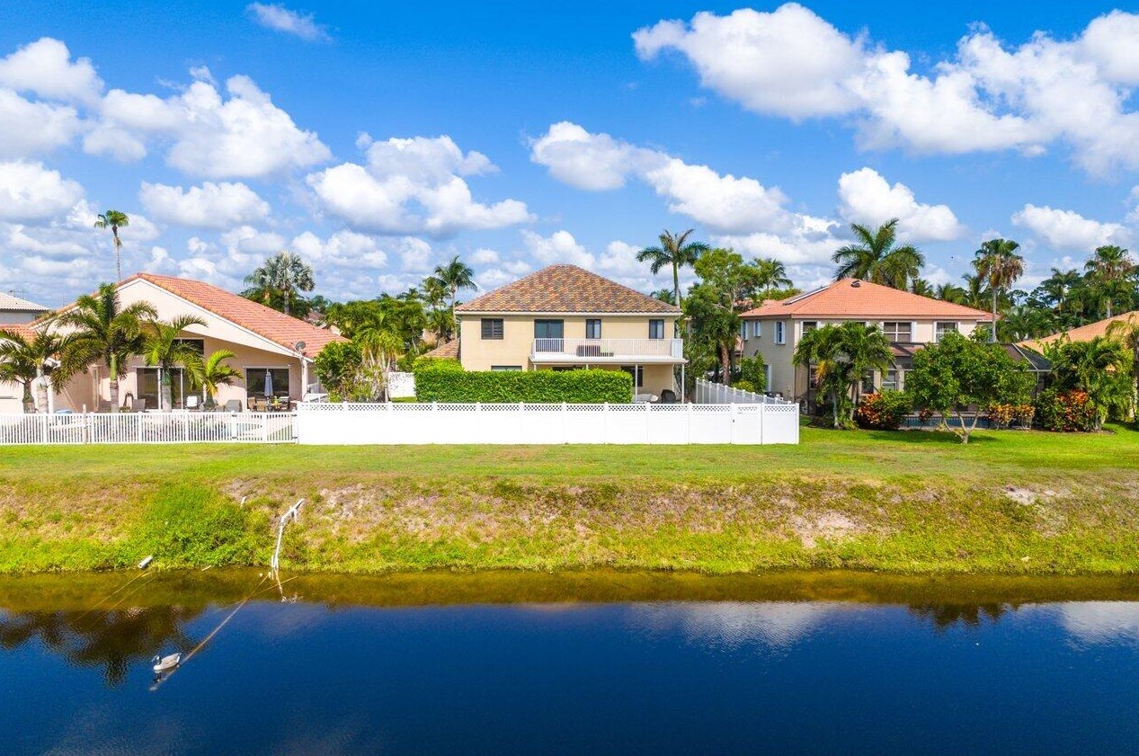 9160 Picot Ct, Boynton Beach FL 33472-2466 exterior